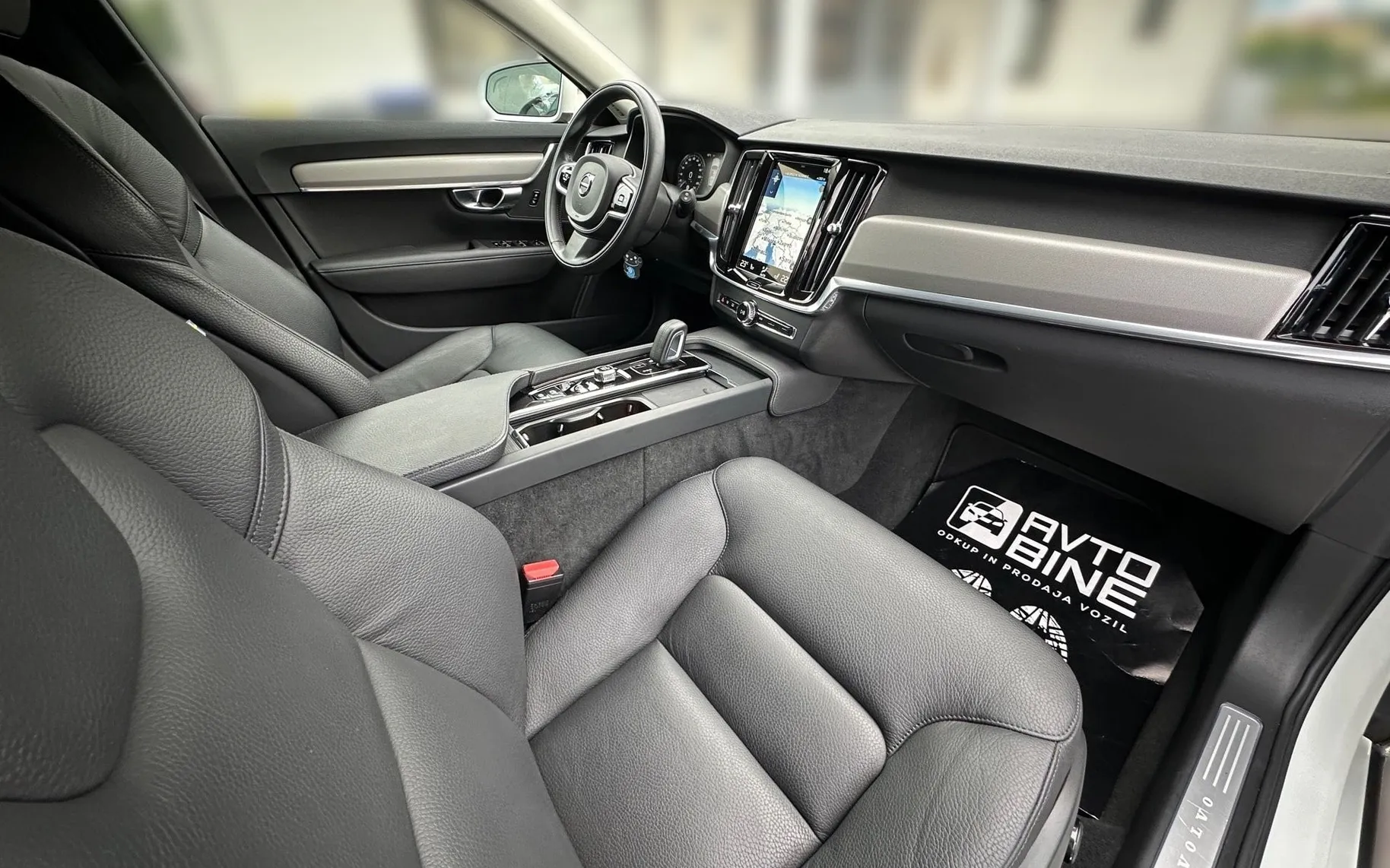 Notranja slika - Volvo V90 - B4 Momentum Pro+MODIFICIRAN+FULL LED+VIRTUAL+PER.. - 12