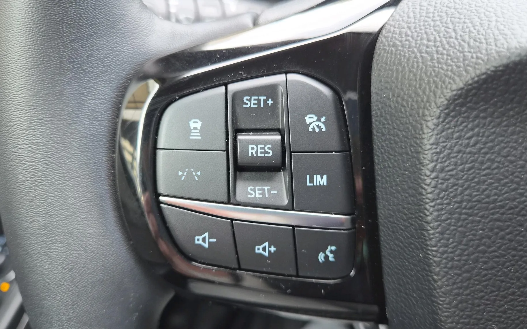 Zunanja slika - Ford Puma - Gen-E 43 kWh Premium-SLO-RADAR-BLIS-LINE-360o-ZIMS - 17