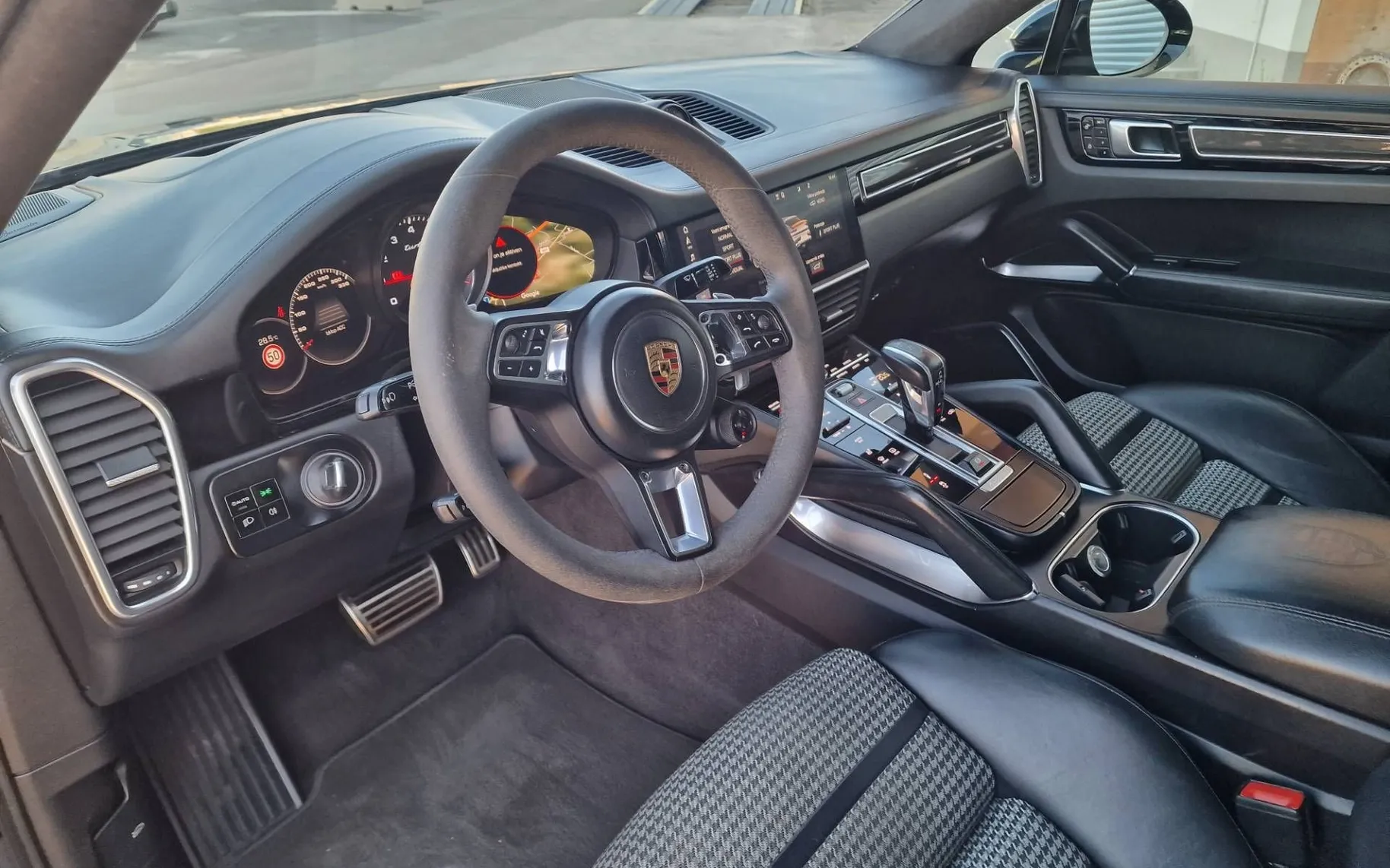 Notranja slika - Porsche Cayenne Coupe - TURBO - 9