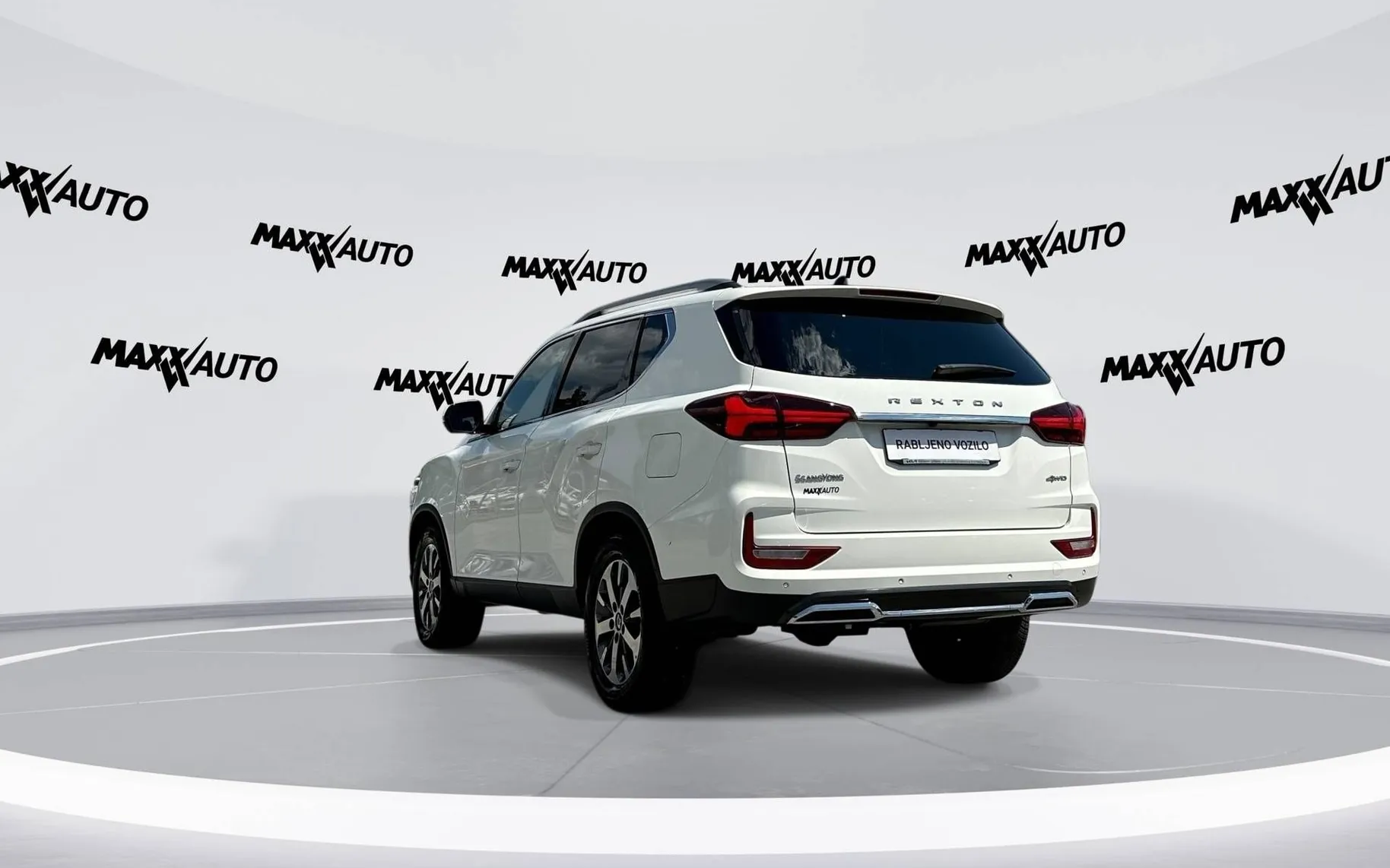 Notranja slika - SsangYong Rexton - 2.2 XDi Limited 4WD AT - 7