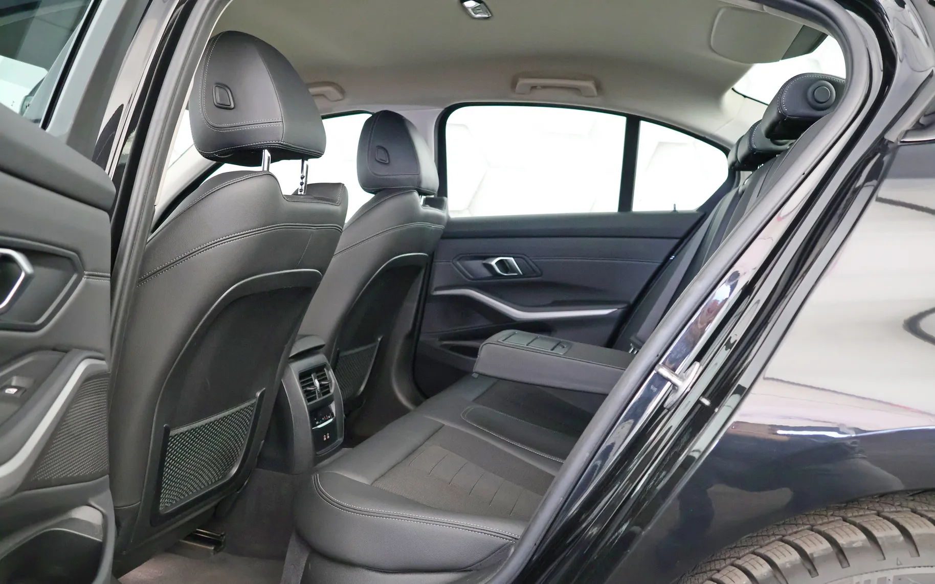 Zunanja slika - BMW Serija 3 - 3 Series Limousine 318d Aut Sportline 150KM - 10