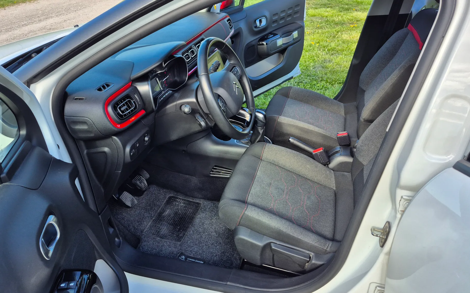 Notranja slika - Citroën C3 - 1,2 PureTech 83 S&S Shine - 10
