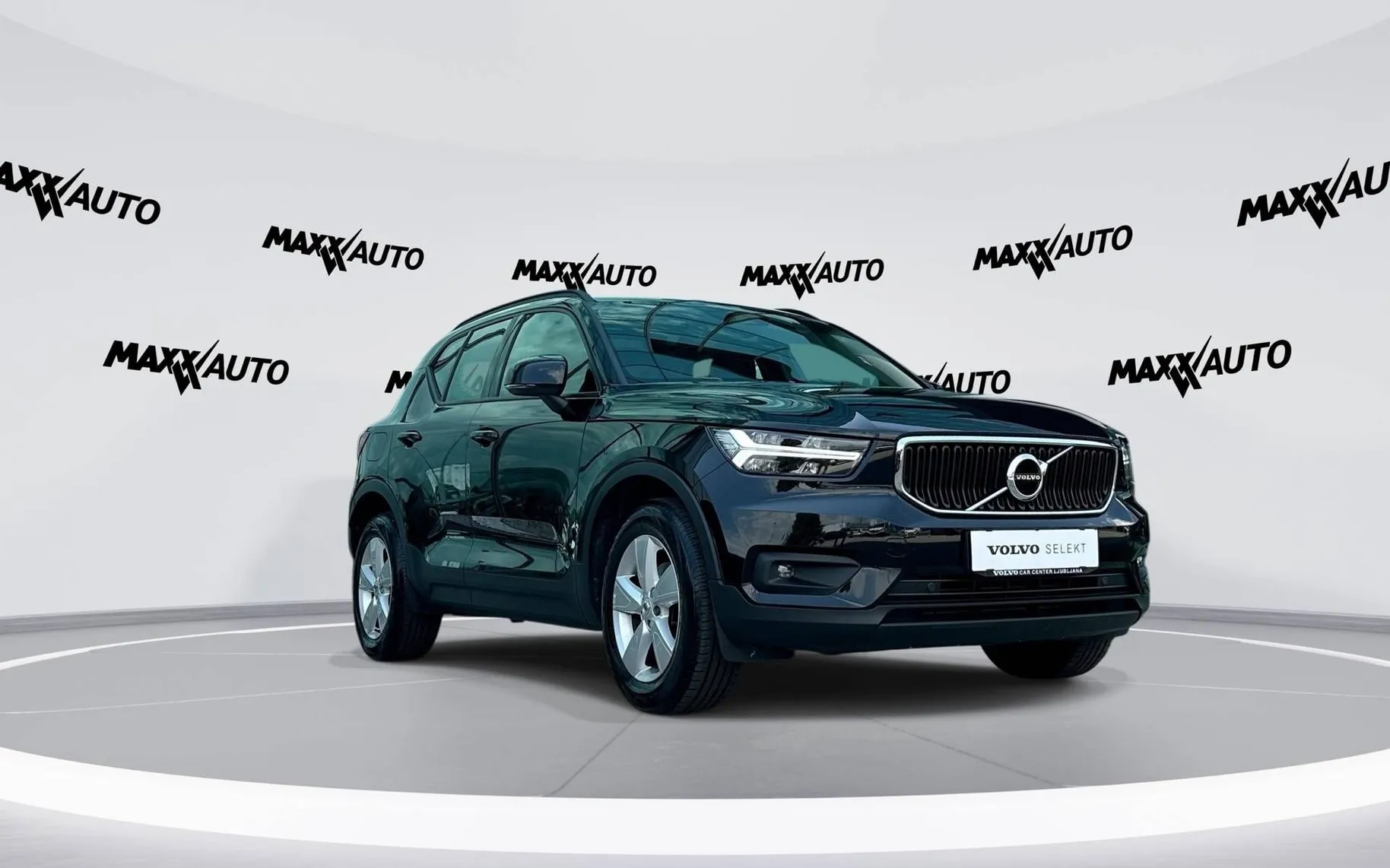 Zunanja slika - Volvo XC40 - T3 Momentum Avt - 3