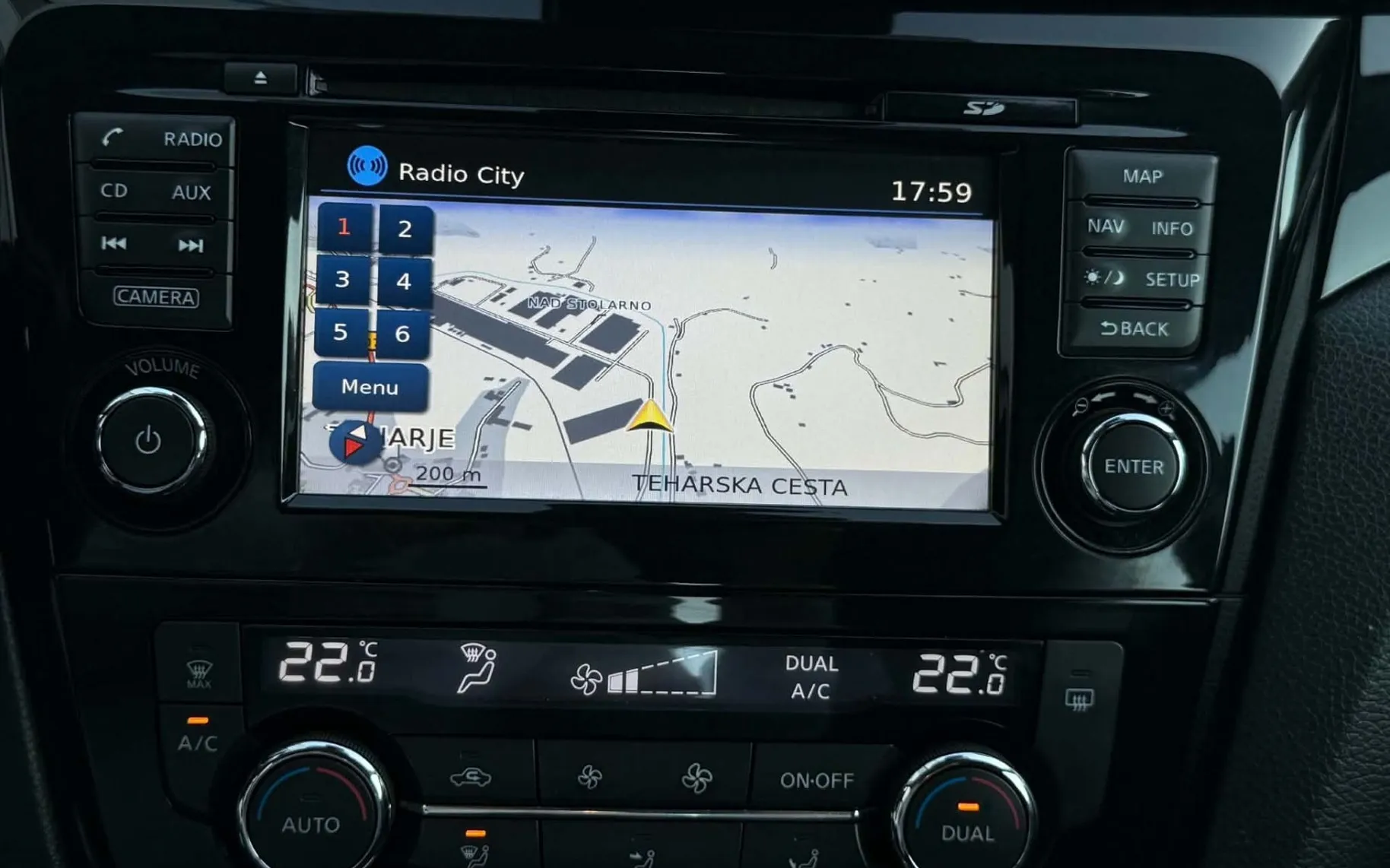 Notranja slika - Nissan Qashqai - 1.2 DIG-T-LIZING ZA TUJCE-NAVI-PDC- - 12