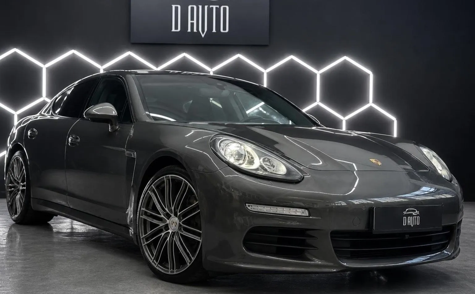 Zunanja slika - Porsche Panamera - 3.0 Diesel 184kW | 360° KAMERA | NAVI | MEMORY... - 3