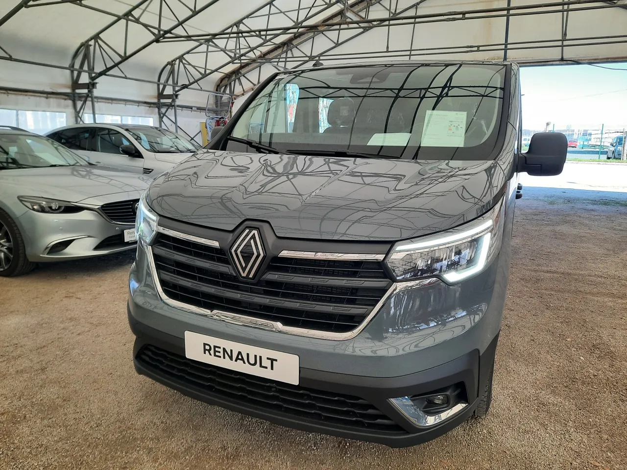 Zunanja slika - Renault Trafic - Podaljšana kabina - 10