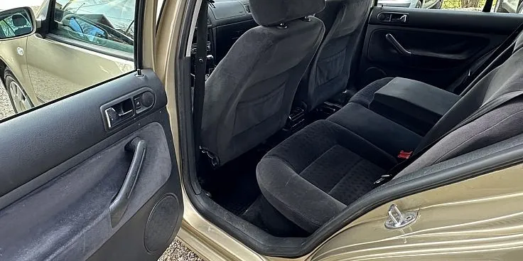 Zunanja slika - VW Golf - Comfortline 1.9 TDI 74 kW 4motion 4X4 - 12
