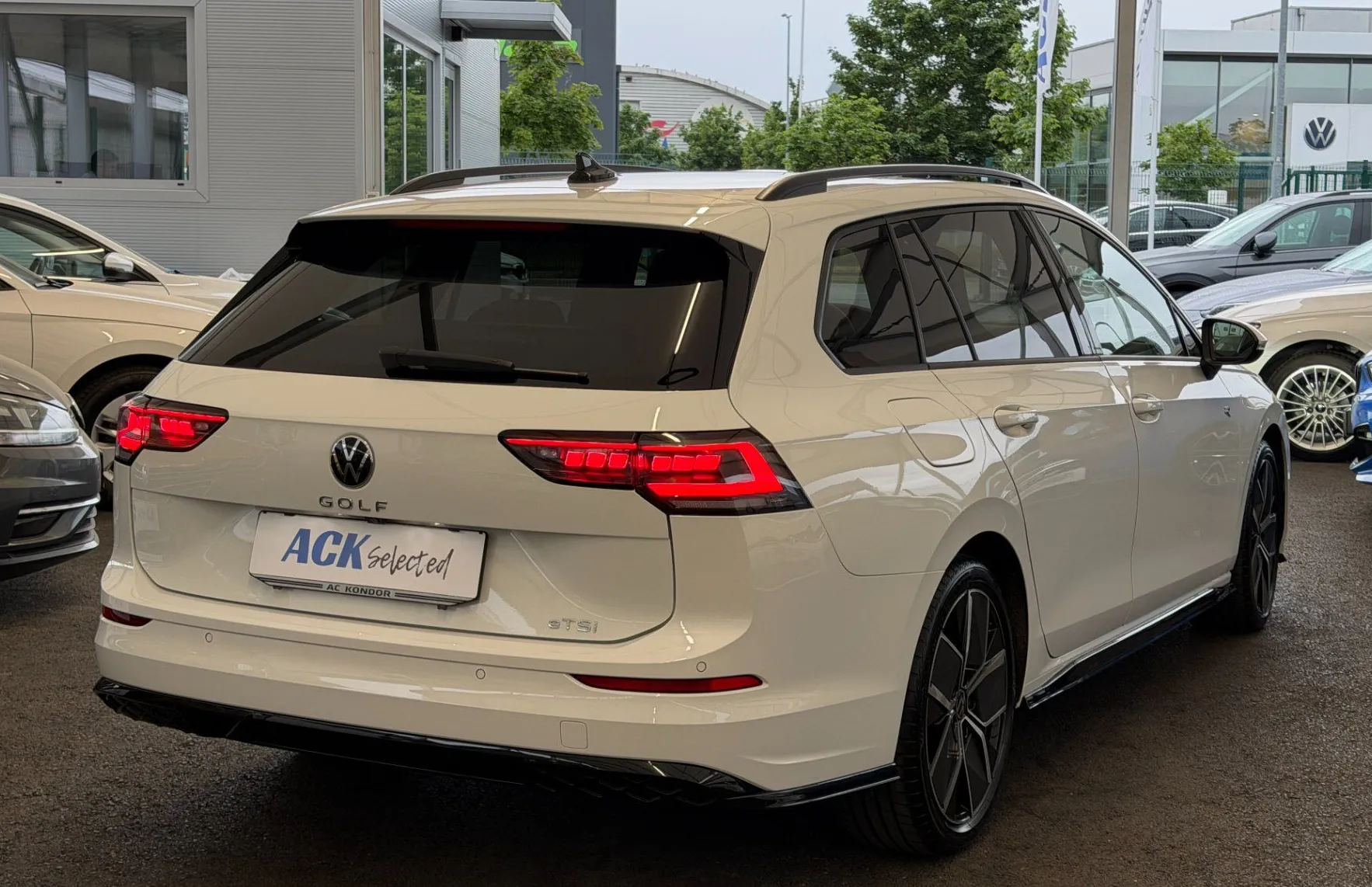 Zunanja slika - Volkswagen Golf - Variant R-Line 1.5 eTSI DSG SLO 1.Lastnik-GARANCIJA-MATRIX - 6