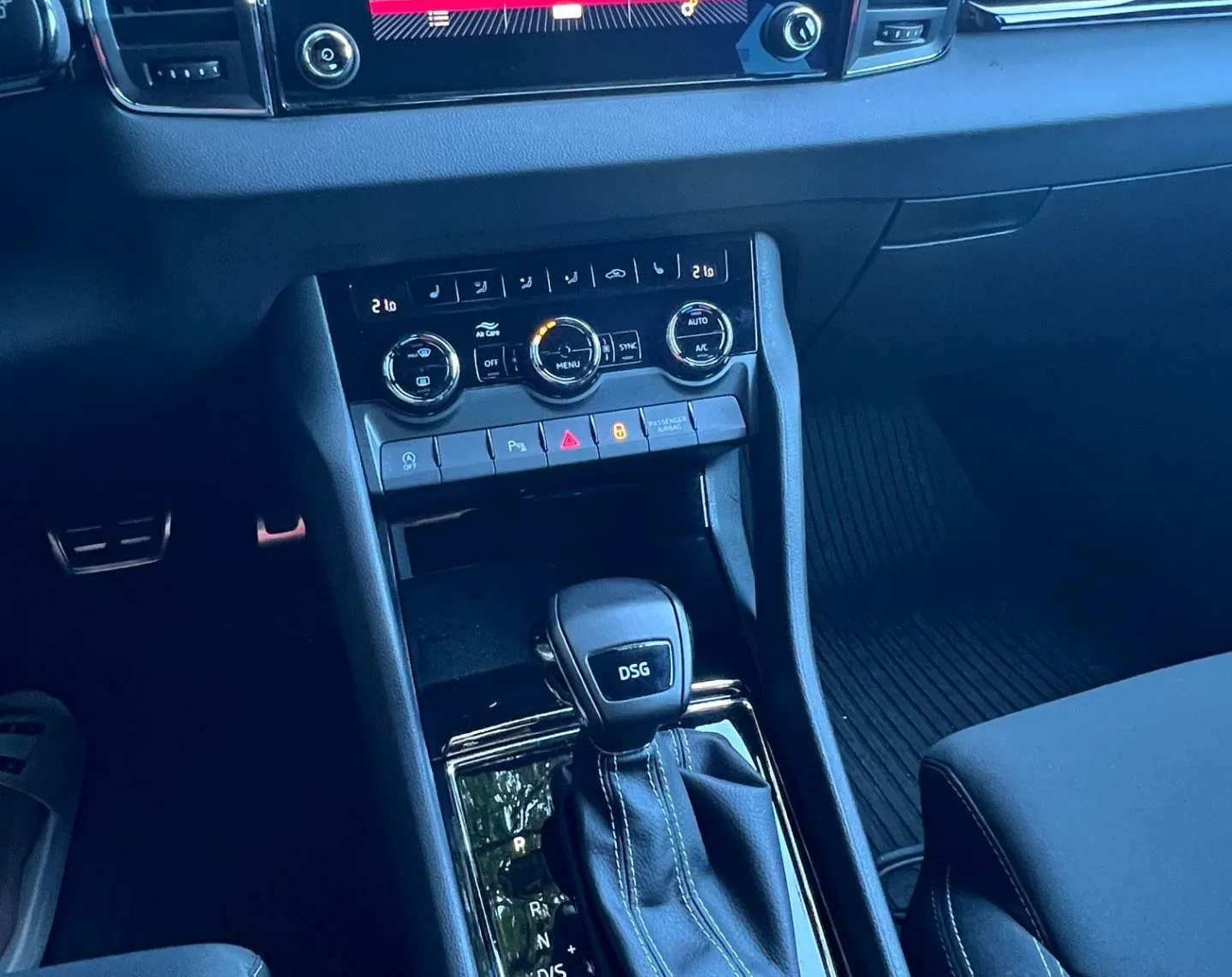 Zunanja slika - Škoda Karoq - 1.5 TSI+Sportline+1.LAST+SLO+SAMO 58.845km+ACC - 3