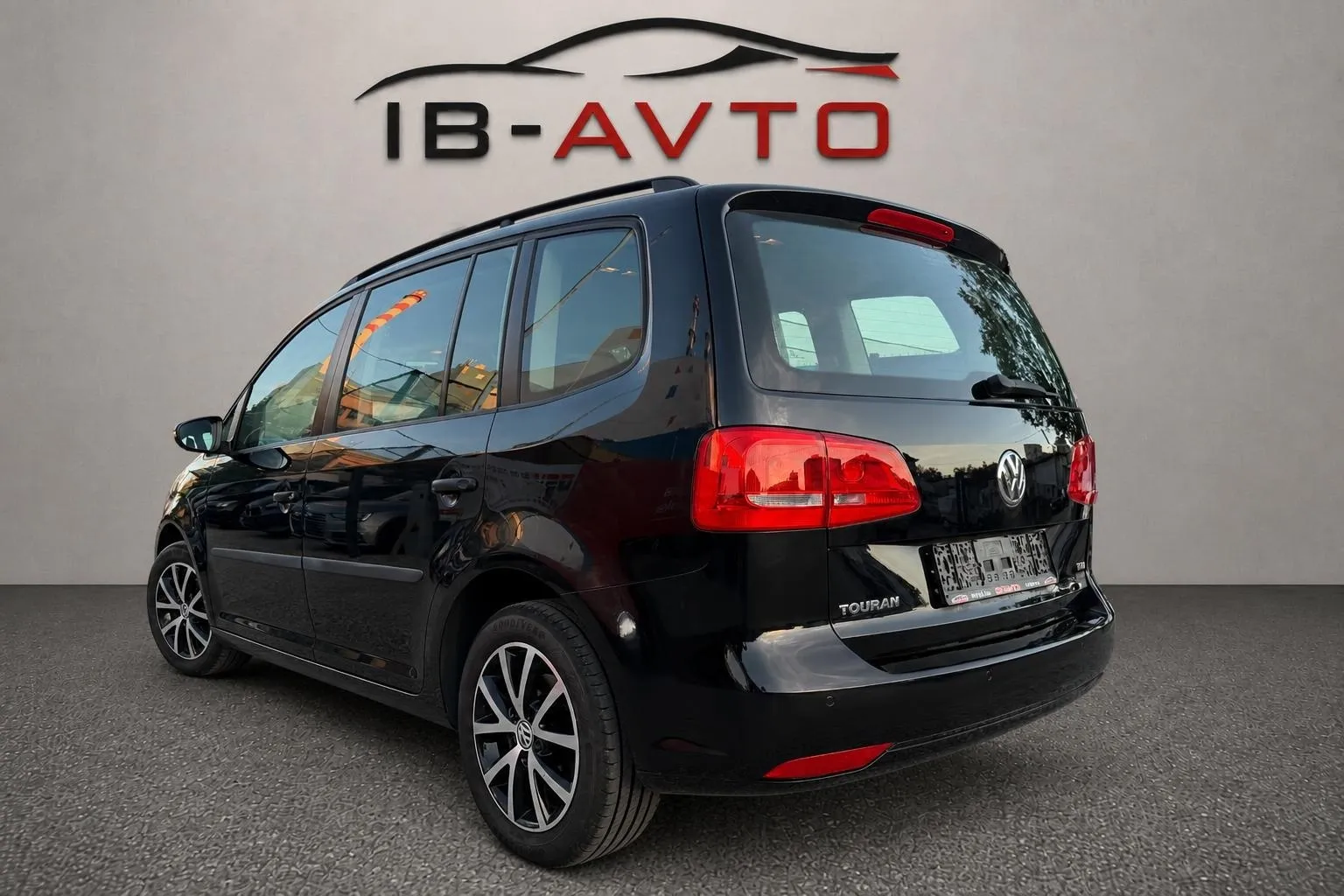 Zunanja slika - Volkswagen Touran - 1.6 TDI  7-Sedežev - 4