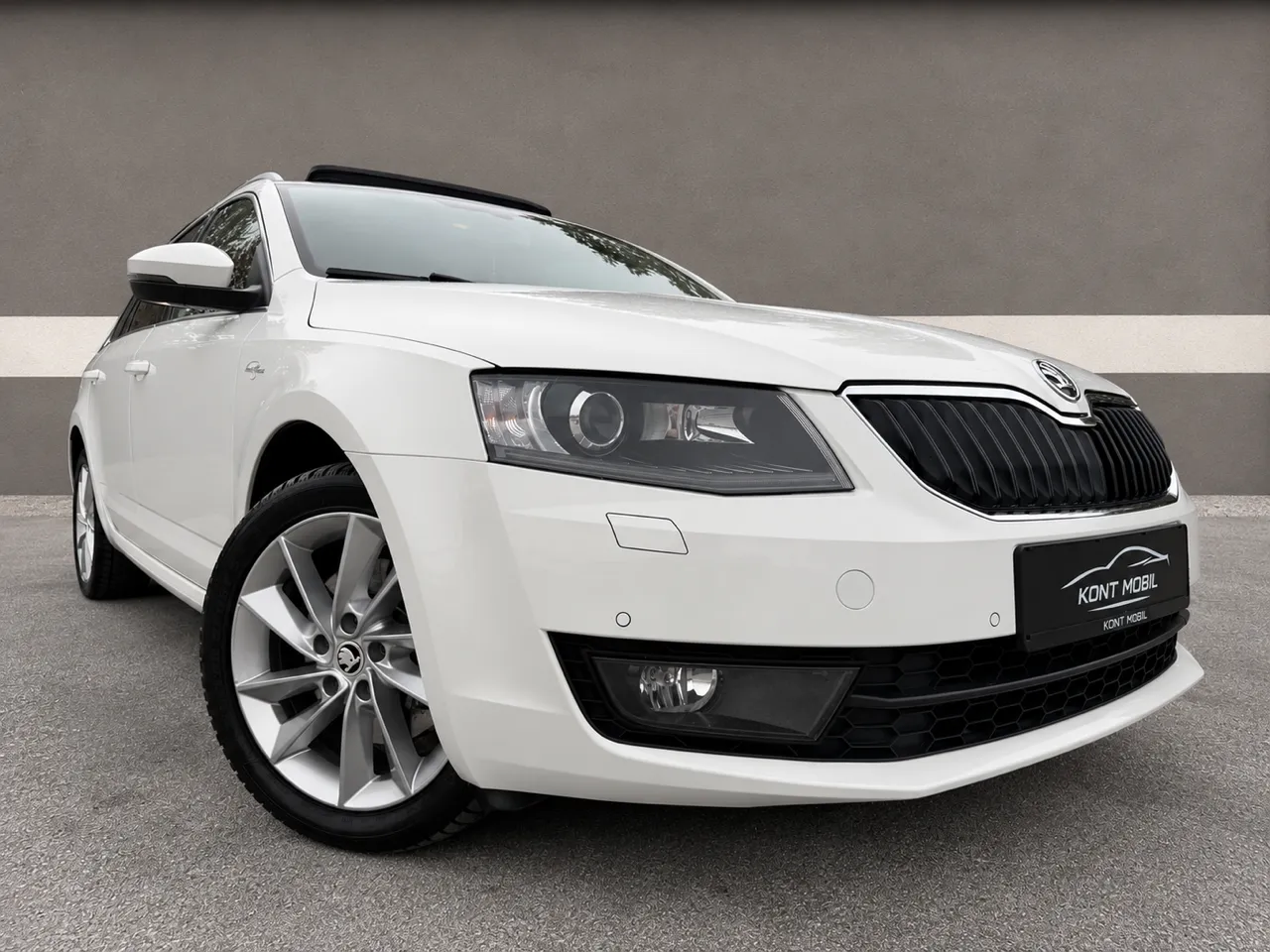 Zunanja slika - Škoda Octavia - 2.0 TDI DSG 4x4 LAURIN CLEMENT 2.LASTNIK PANO. - 4