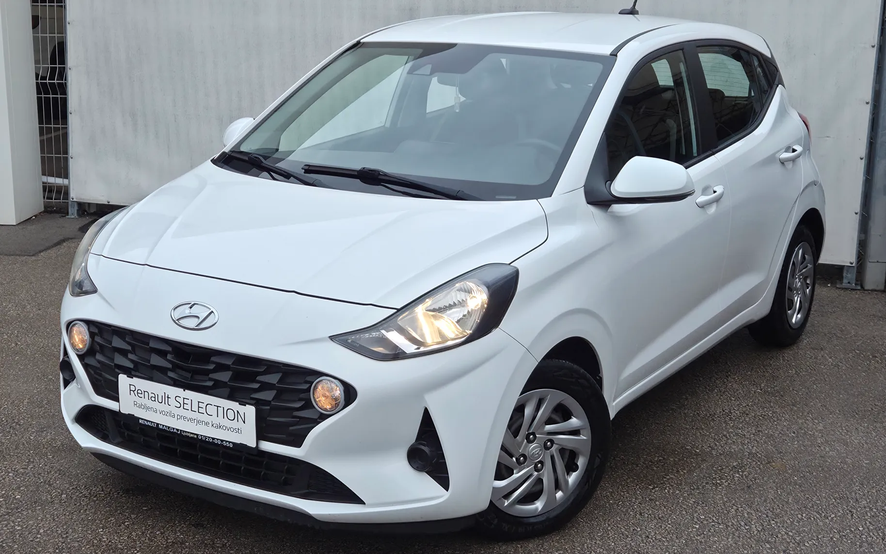 Zunanja slika - Hyundai i10 - 1.0 Style KLIMA-1.LASTNIK-TOUCH SCREEN-LANE ASSIST - 2