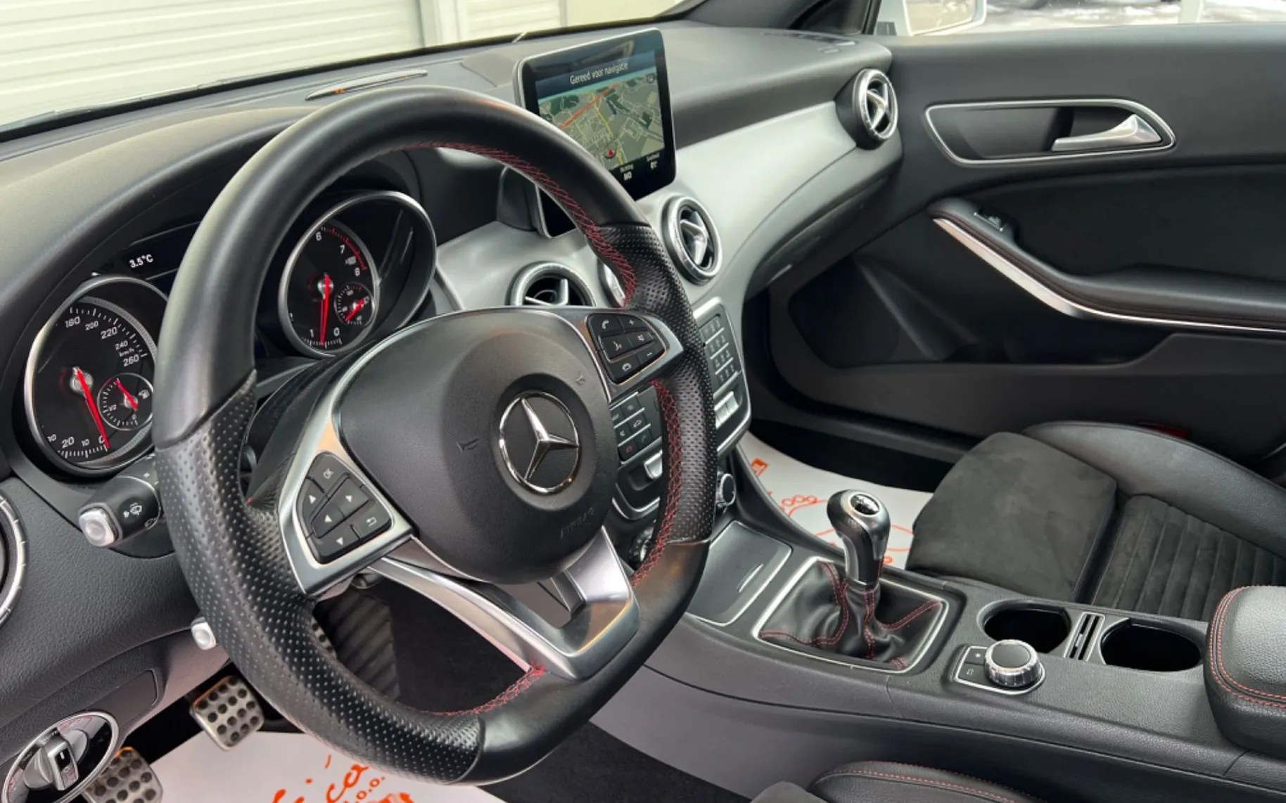 Notranja slika - Mercedes-Benz CLA-Razred - 180-AMG-69.000KM-BI-XENON-KAMERA-NAVI-LED-GRETJE S - 8