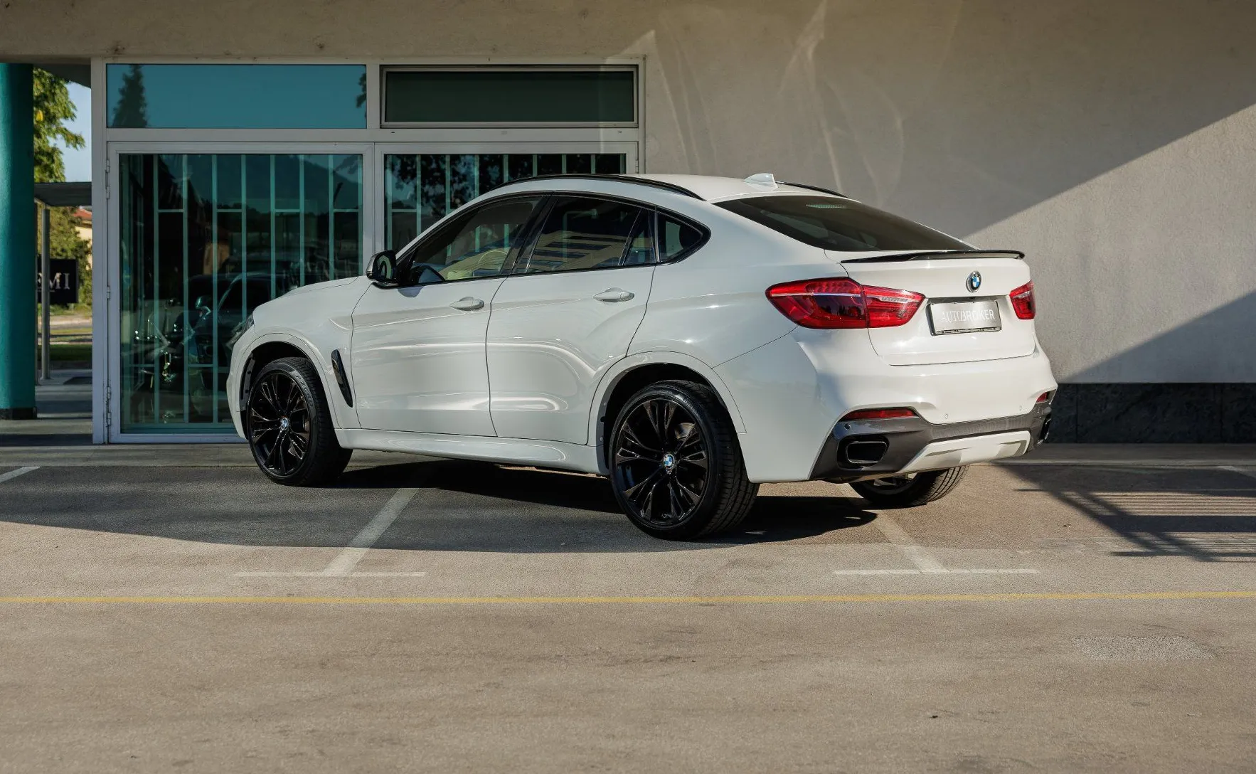 Zunanja slika - BMW X6 - serija : M50d M Sport kamera Navi PRO HeadUp Adapt. LED - 7