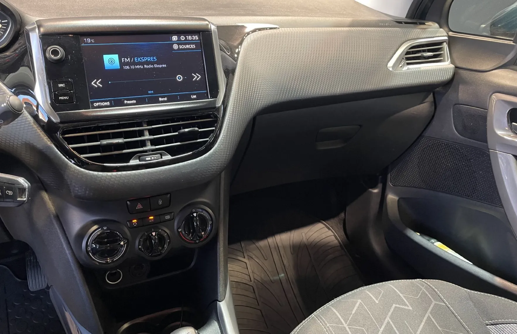 Zunanja slika - Peugeot 2008 - 1.6HDI-PARK SENZORJI-TEMPOMAT-MULTIFUNKCIJA-LED - 10