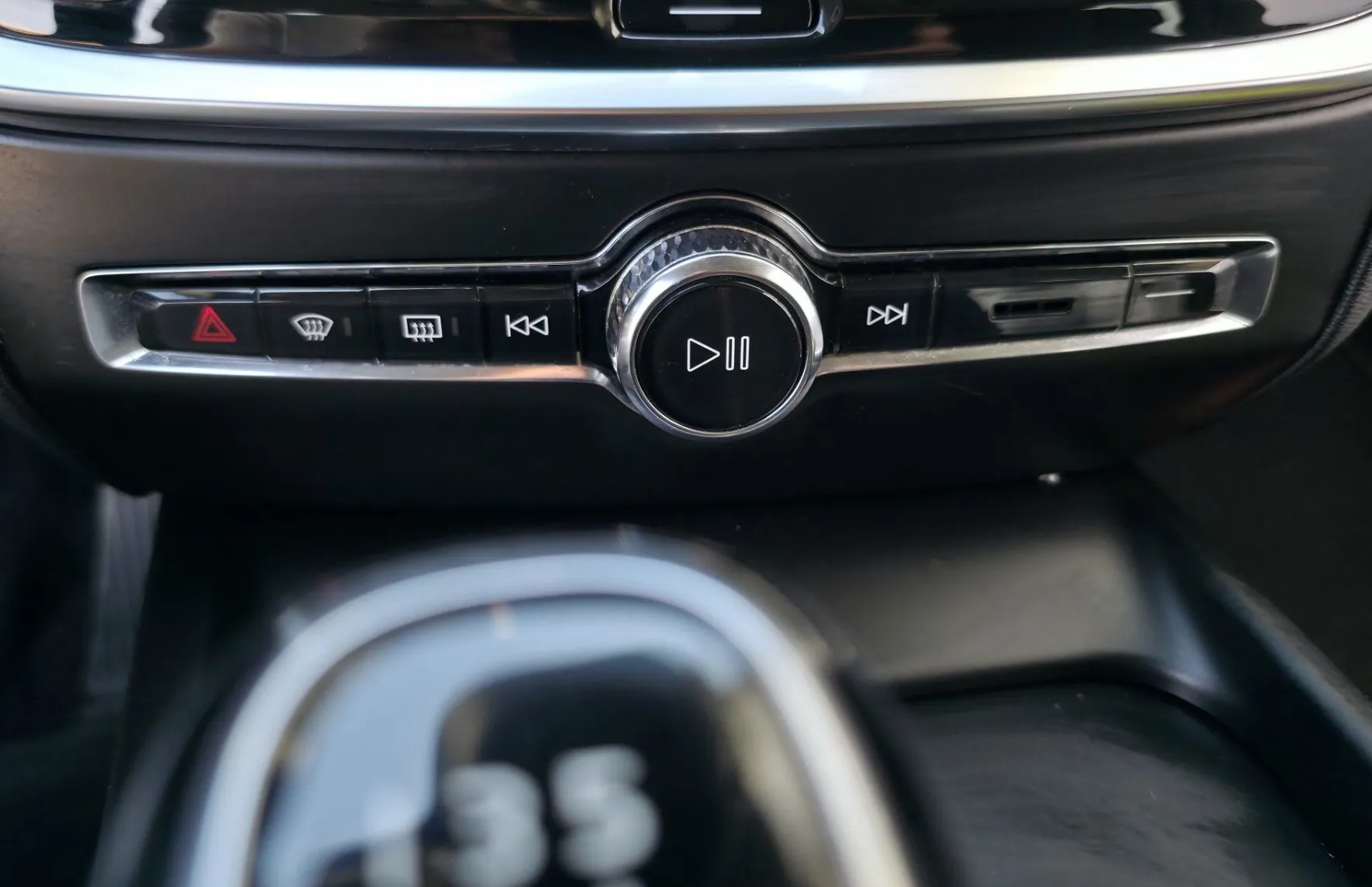 Zunanja slika - Volvo V60 - D3 Momentum FULLED•TEMP•LANE•NAV•KAMERA•2X-PDC•17C - 10