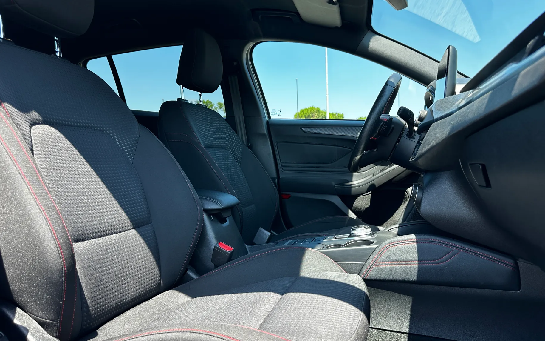 Zunanja slika - Ford Focus - ST-LINE 2.0 EcoBlue LED-KAM-ACC-LINE-B&O-KEYLESS - 17
