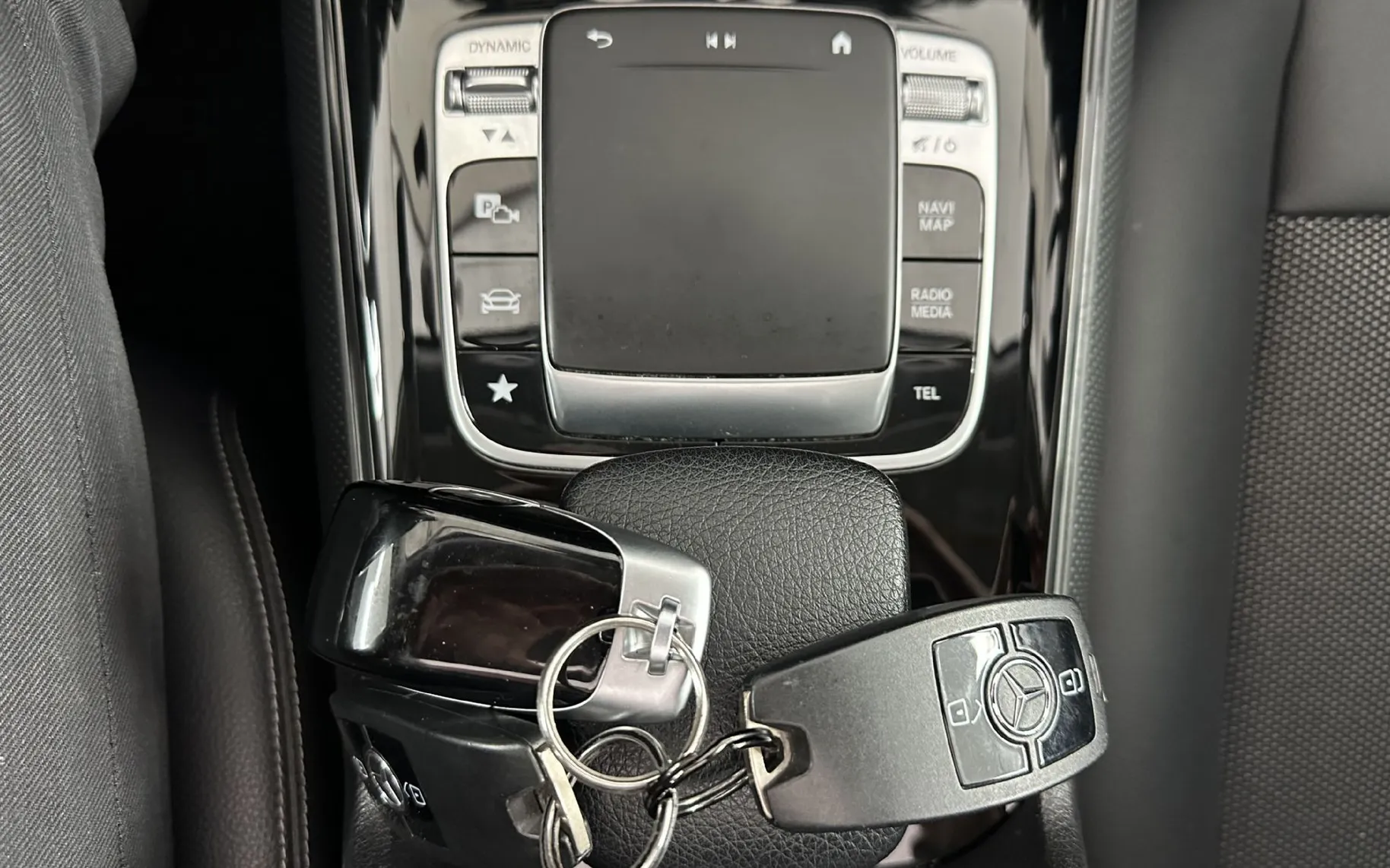 Notranja slika - Mercedes-Benz GLB-Razred - GLB 200 d 4MATIC Avt.NEMŠKI.KAMERA.PANORAMA.NAVI - 14