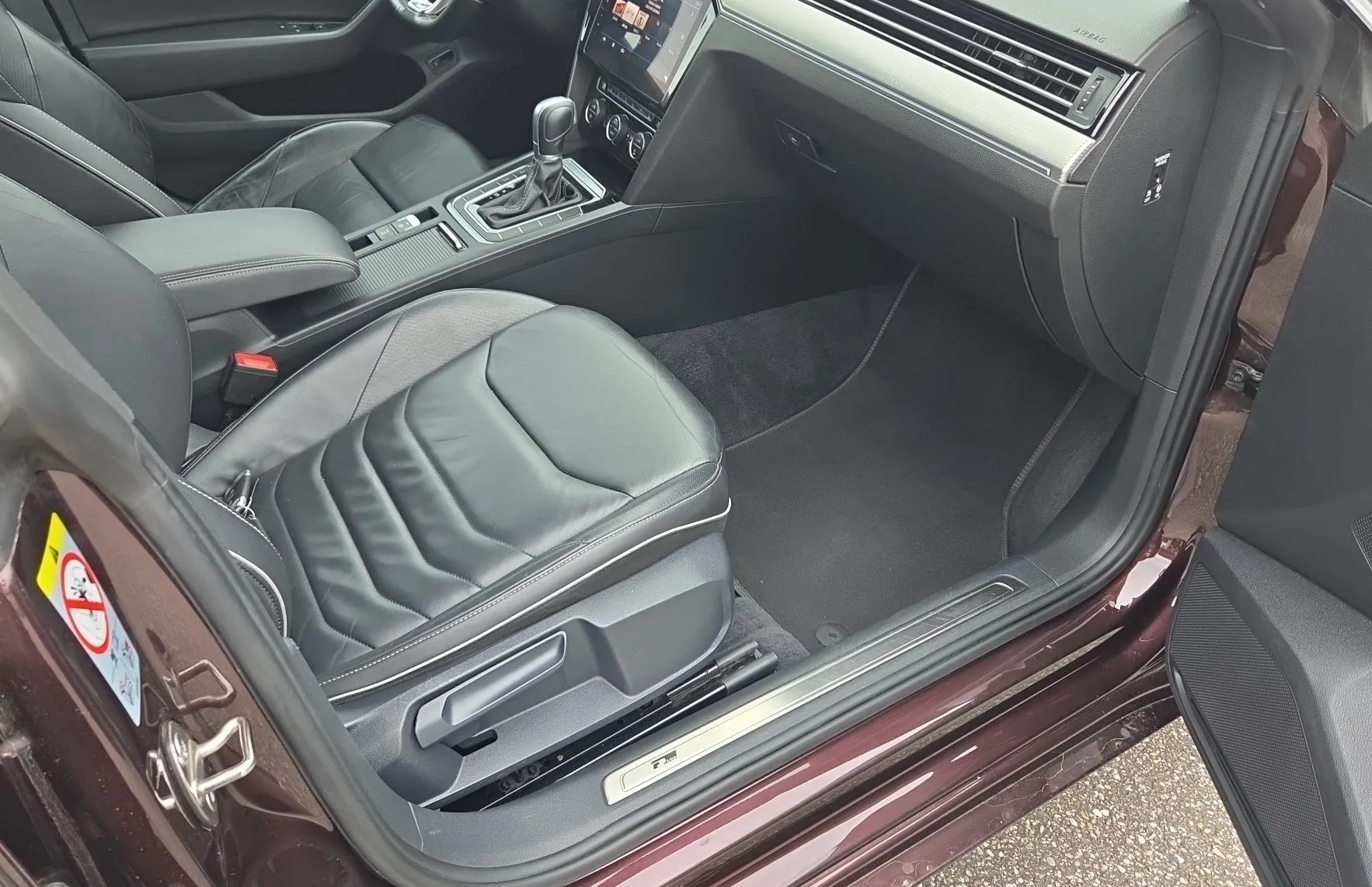 Zunanja slika - VW Arteon - 2.0 TSI avt. 140kW R-Line rezerviran - 12
