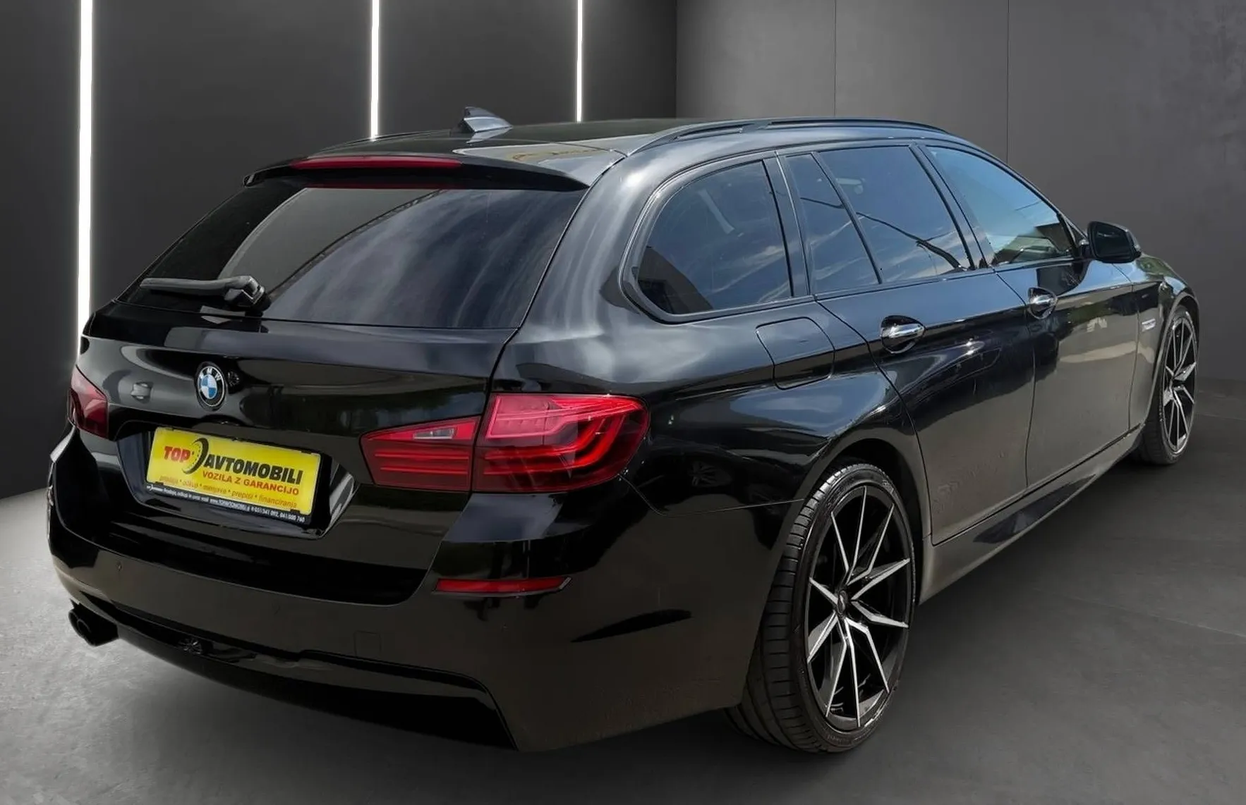 Zunanja slika - BMW Serija 5 - Touring: 525d M PAKET BI-XENON RADAR NAVI PDC KAMERA TOP - 6