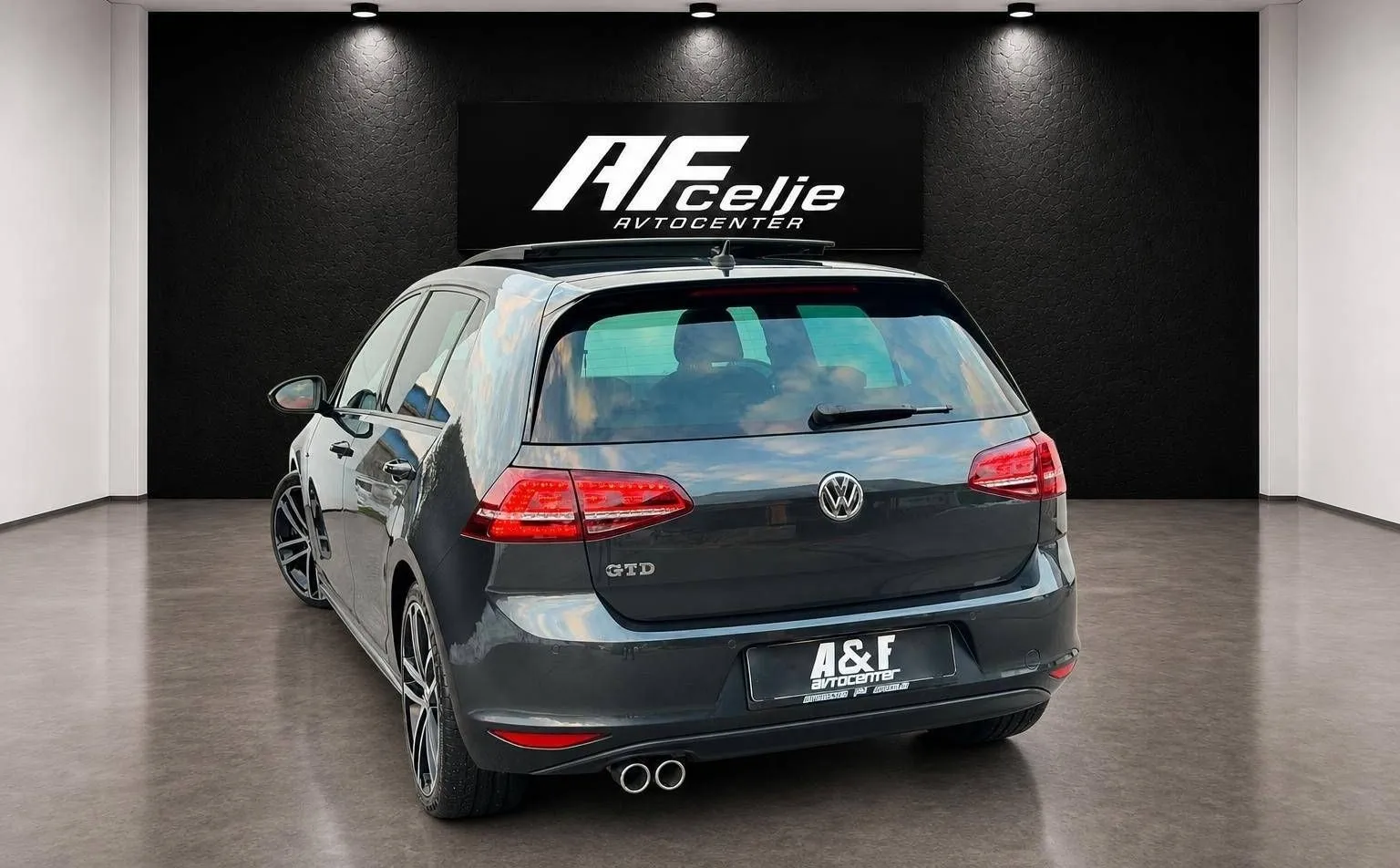 Notranja slika - Volkswagen Golf - 2.0 GTD-DSG-PANORAMA-LIZING ZA TUJCE-NAVI - 7