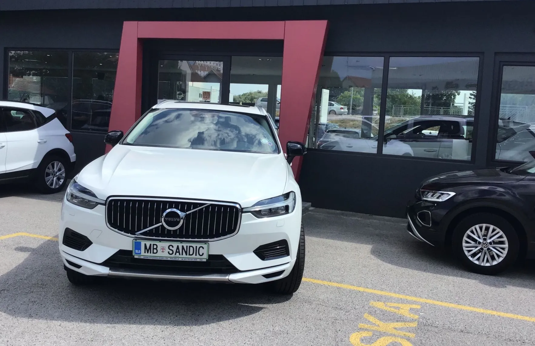 Zunanja slika - Volvo XC60 - B5P AWD Momentum Pro Avt. - 2