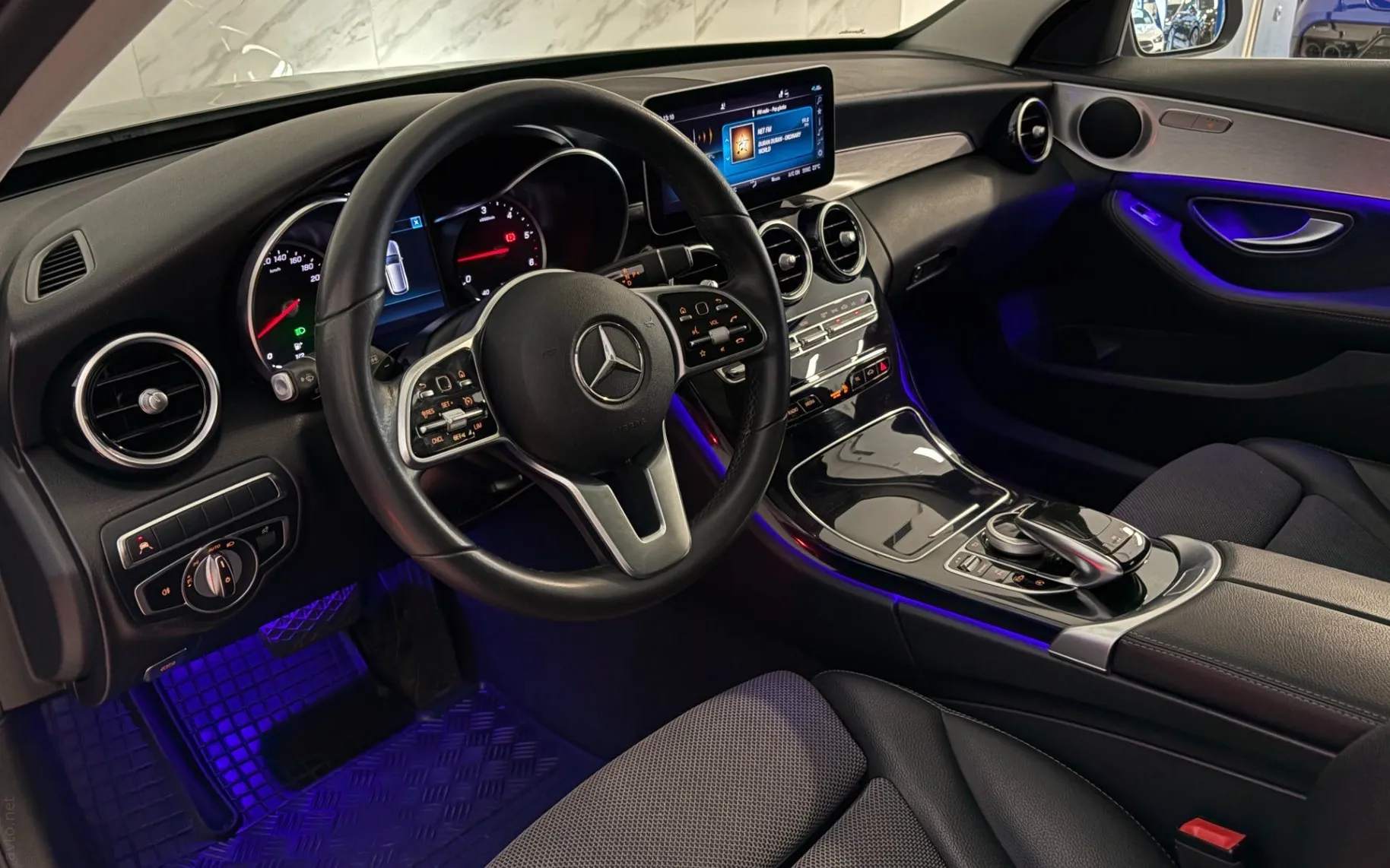 Notranja slika - Mercedes-Benz C-Razred - 220d T AMG-Line|Tempomat|Panorama|Kamera|MrtviKot| - 7