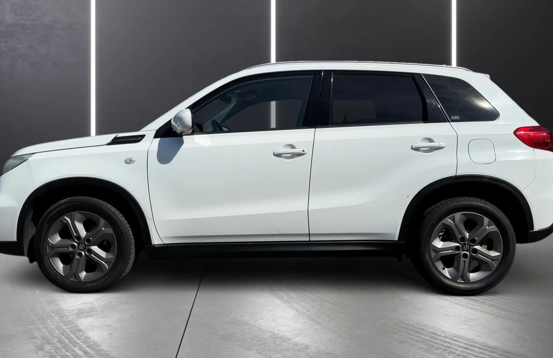 Zunanja slika - Suzuki Vitara - 1.6 TD NAVI PDC TEMPOMAT KAMERA BREZ POLOGA TOP - 2