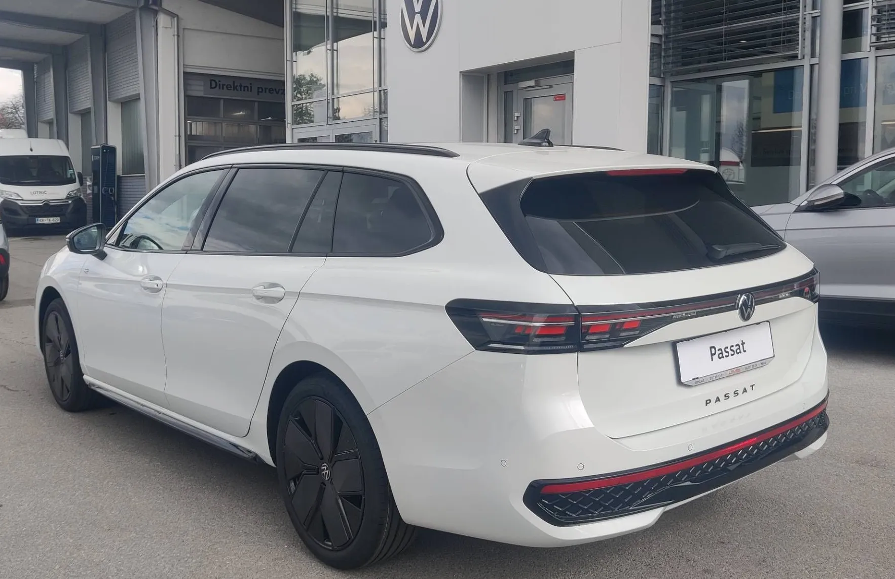 Zunanja slika - Volkswagen Passat - Variant 1.5 eTSI R-Line  4 JOY DSG 110kW... - 4