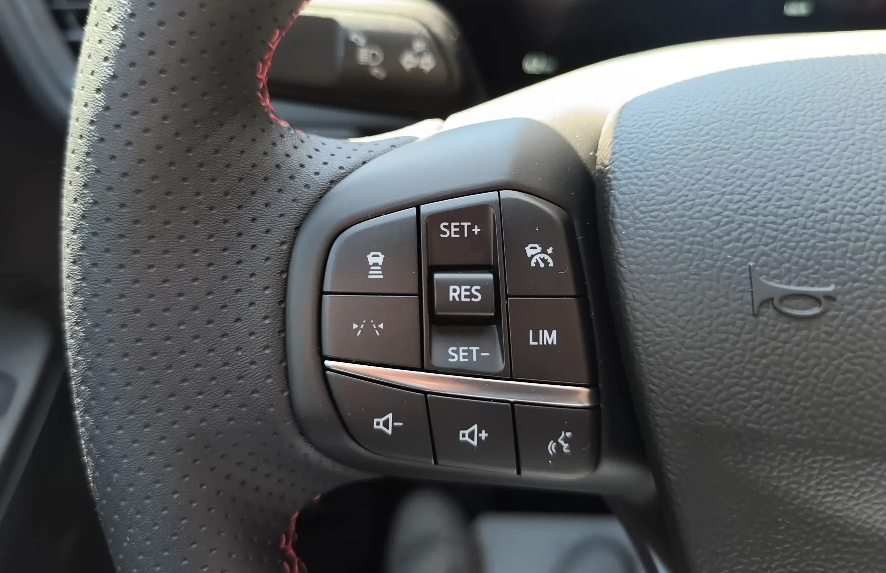Zunanja slika - Ford Kuga - ST-LINE 1.5 EcoBoost 186KM AUT - 20