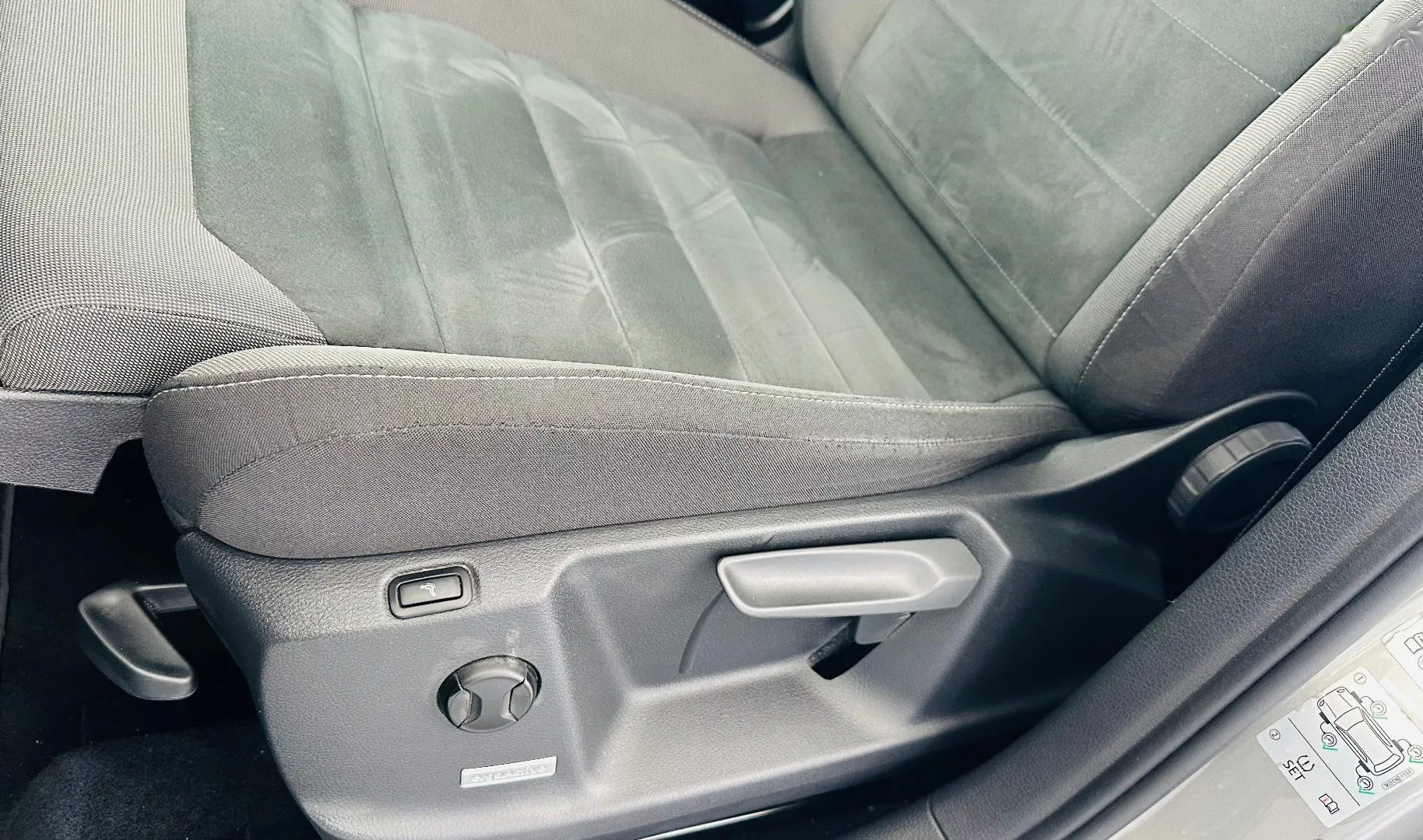 Zunanja slika - Volkswagen Golf - 2.0 TDI Highline DSG.LUKSENBURG.KAMERA.LED.110 KW - 13