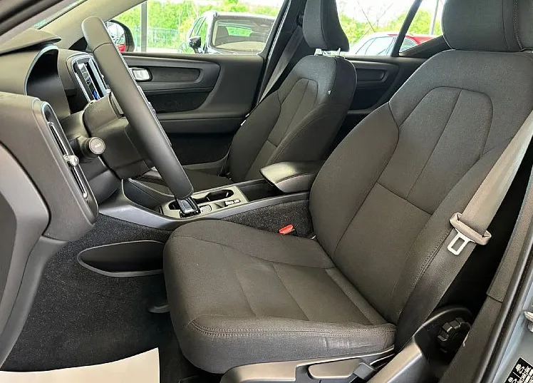 Zunanja slika - Volvo XC40 - T3 AUT Momentum - 8