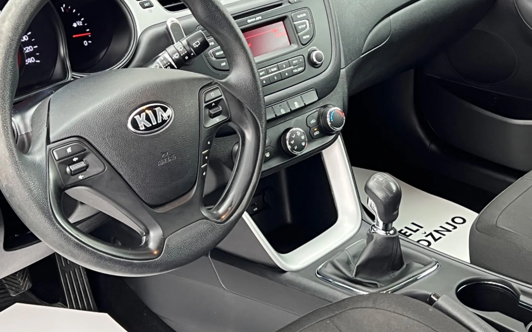Notranja slika - KIA Pro_Ceed - 1.4 CVVT+SLO+SAMO 97.888km+USB... - 9