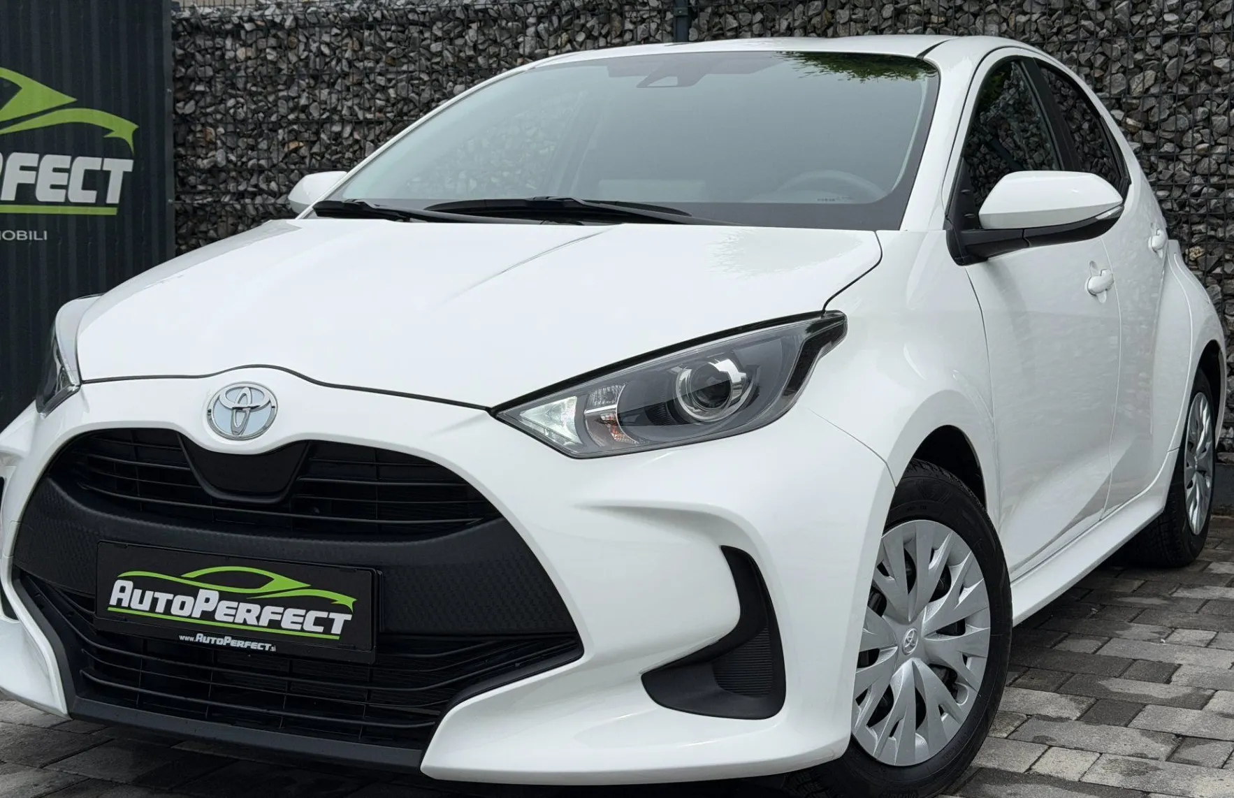 Zunanja slika - Toyota Yaris - 1.5 VVT-i|KAMERA|LANE|6.370KM... - 3