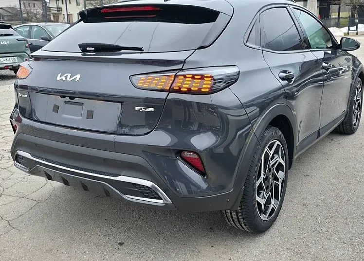 Zunanja slika - KIA XCeed - 1.6 T-GDi GT LINE ISG.7DCT 110.3 kW BARVA GRATIS - 4