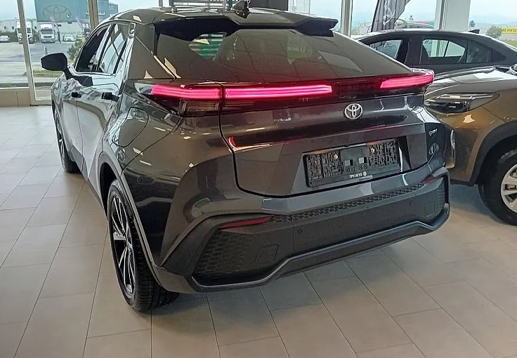 Zunanja slika - Toyota C-HR - 1.8 hibrid  HEV  C-OOL - 5