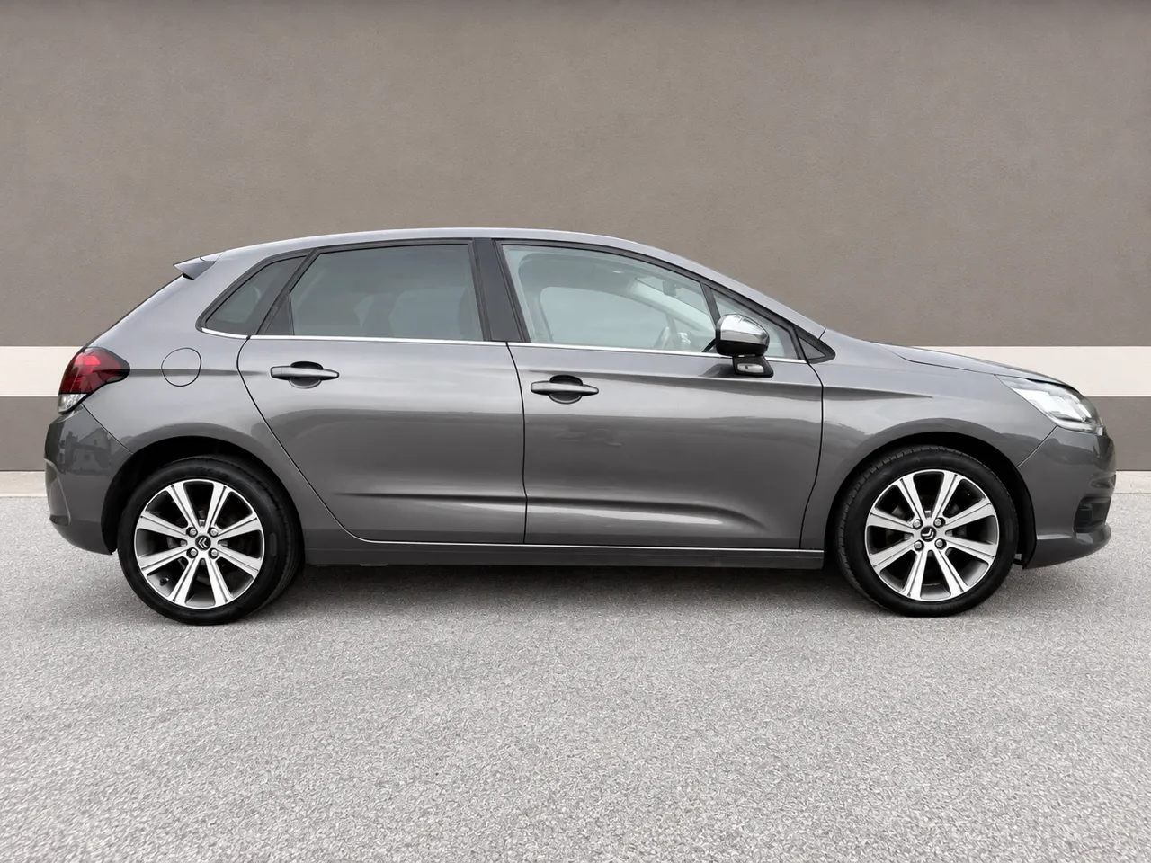 Zunanja slika - Citroën C4 - 1.6 BlueHDi SHINE 1.LASTNICA SLO.VOZILO NAVI ALU17 - 5
