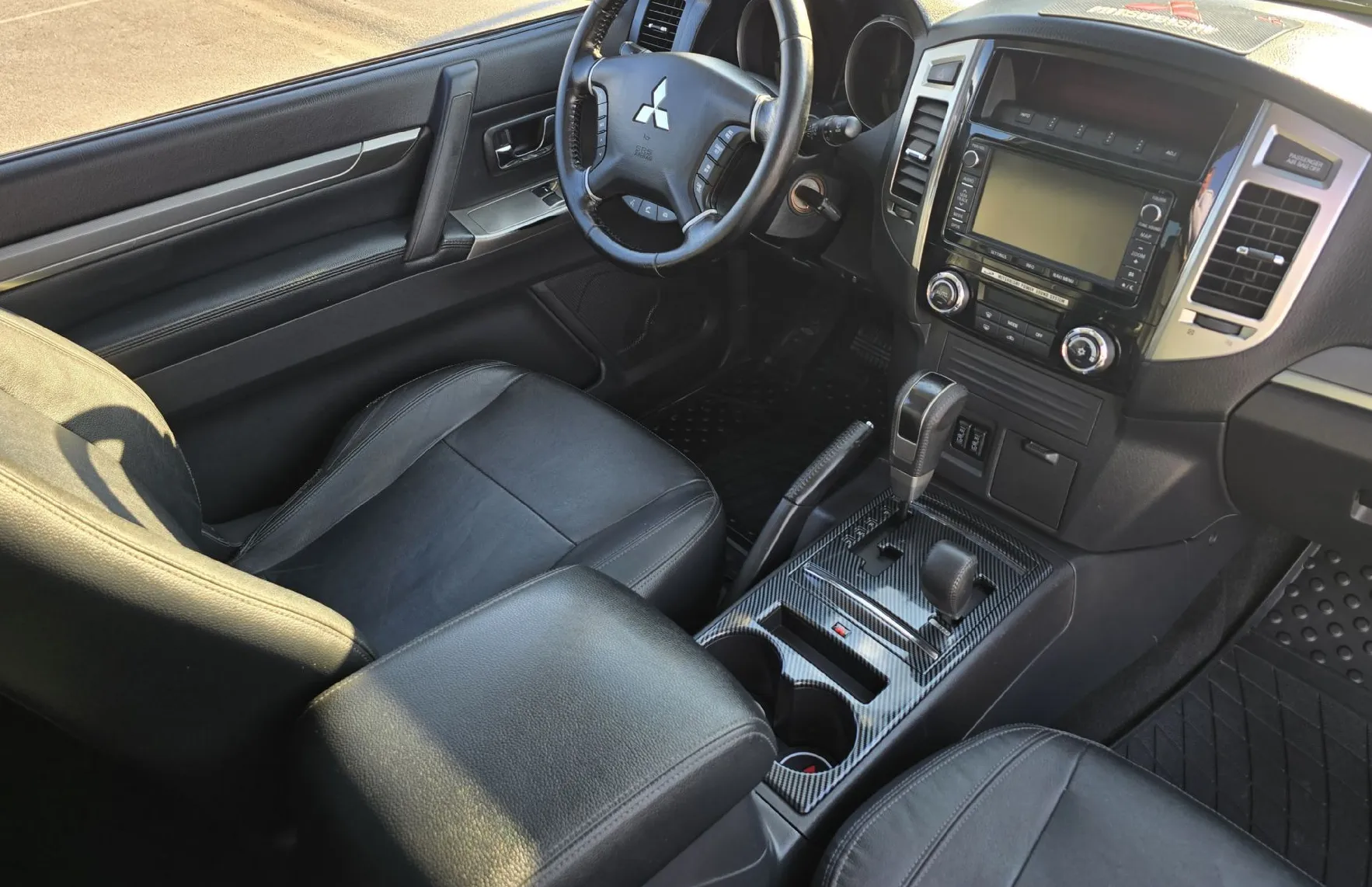 Zunanja slika - Mitsubishi Pajero - 3.2 DI-D A T 3 VRATA ODLIČEN - 19