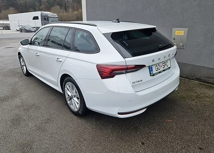 Zunanja slika - Škoda Octavia - COMBI 2.0 TDI Selection DSG 110 kW SLO-1.LASTNIK - 4