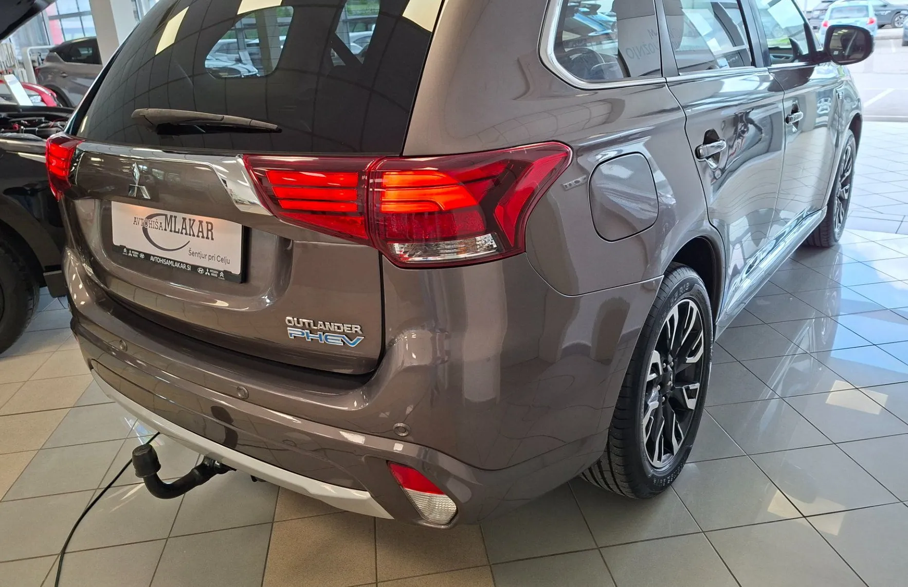 Zunanja slika - Mitsubishi Outlander - PHEV 4WD 2.0 Instyle Navi+ Avt.-SLO-ODLIČEN- - 4