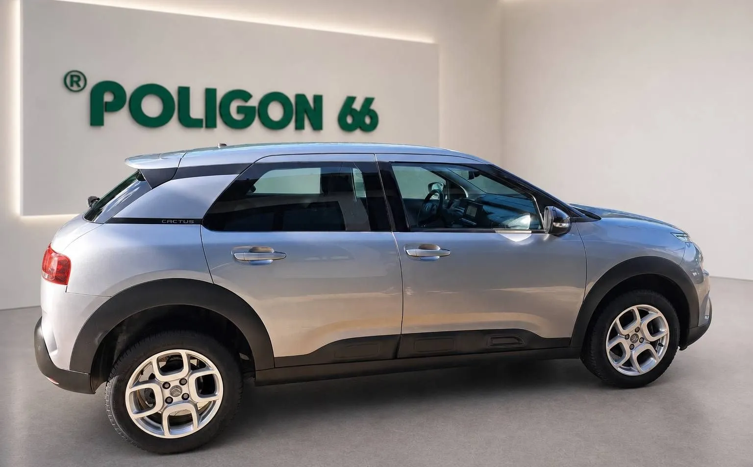 Notranja slika - Citroën C4 Cactus - 1.2 PureTech 130-M 2019-1 LASTNIK-GARANCIJA - 7