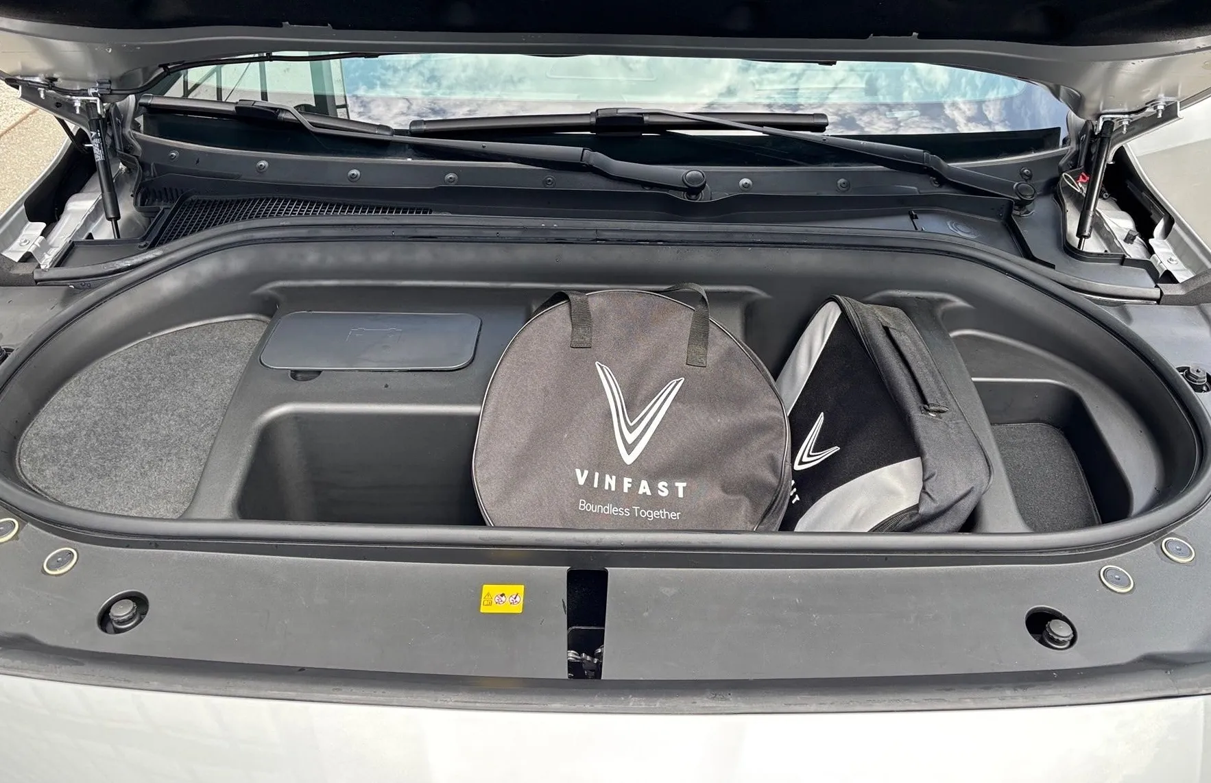 Zunanja slika - Vinfast VF8 - 87.7 kWh AWD Plus408PS AWD-GRATIS POLNILNICA 22KW - 12