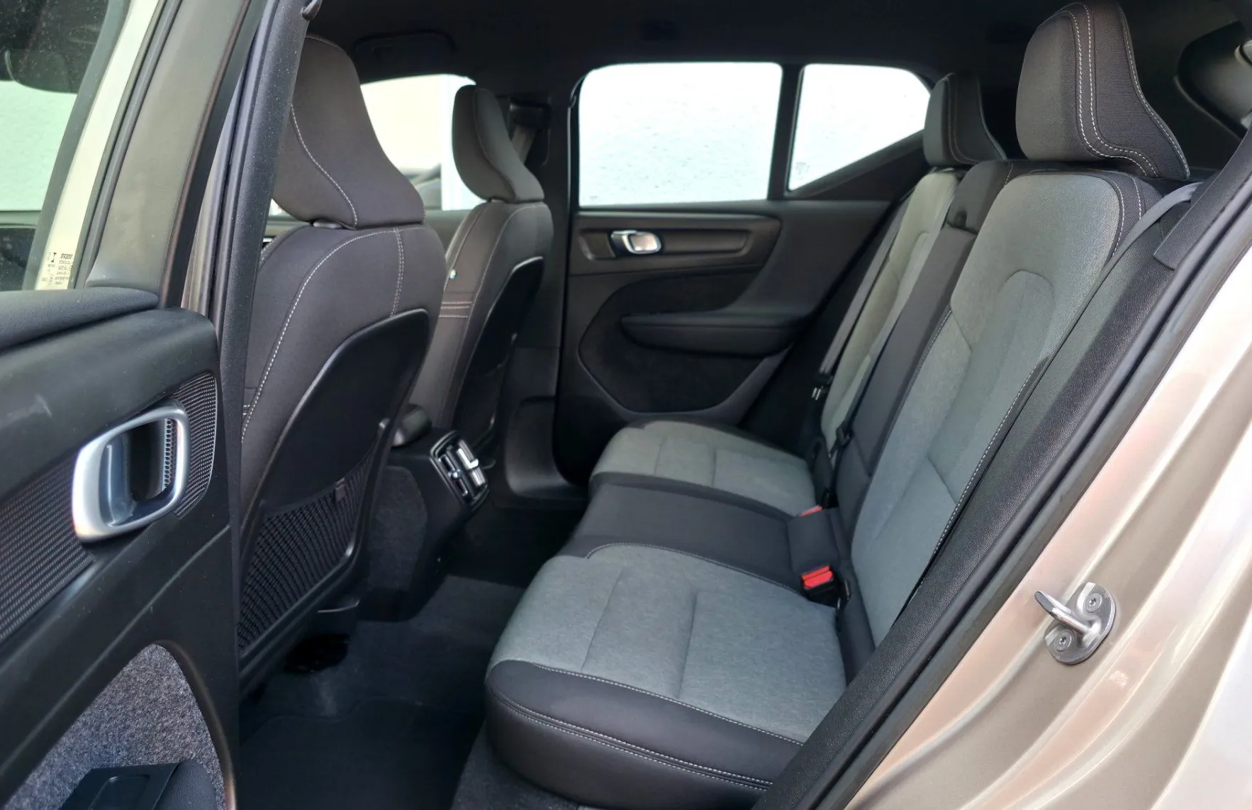 Zunanja slika - Volvo XC40 - B3P Core AT FULLED•TEMP•LANE•VIRTUAL•KEYLESS•17C• - 7