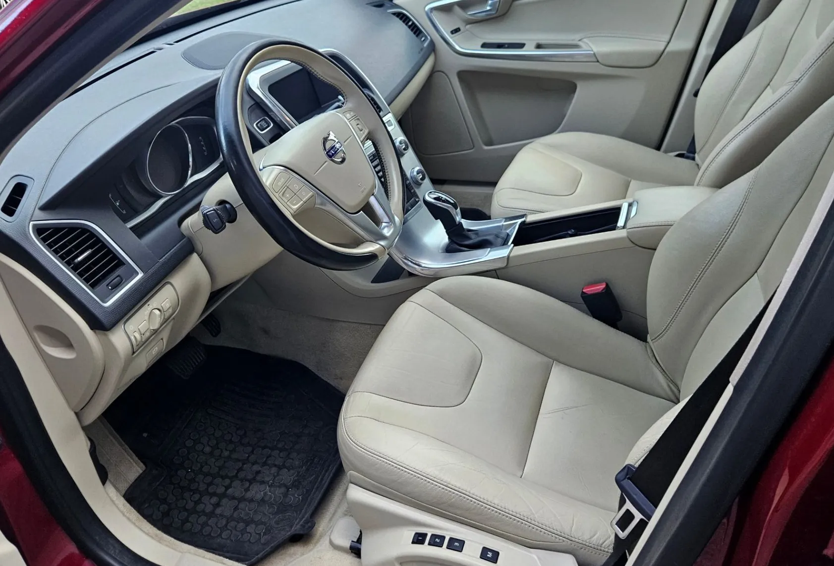 Zunanja slika - Volvo XC60 - FWD D4 Summum  Geartronic+Pano+18 Col+Kamera - 7