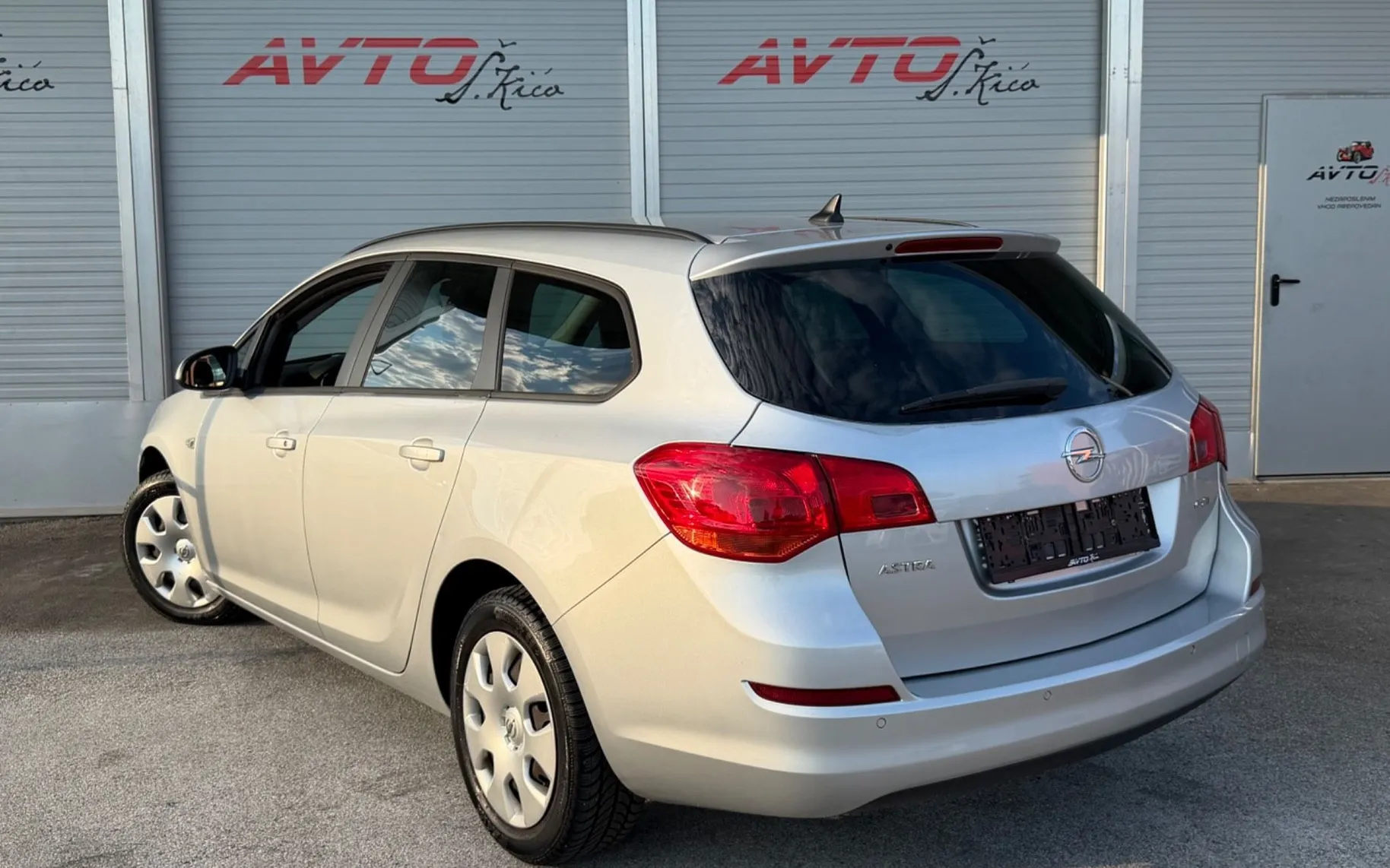 Zunanja slika - Opel Astra - 1.7 CDTI-NAVIGACIJA-TEMPOMAT-SERVISNA KNJIGA-PDC - 3
