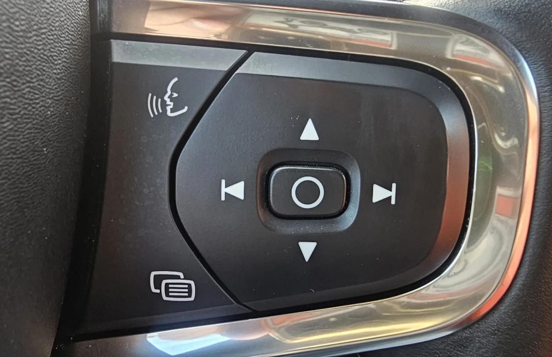 Zunanja slika - Volvo XC40 - T5 Rech.Twin Engine Inscription|FULED|ALU19|usnje| - 17