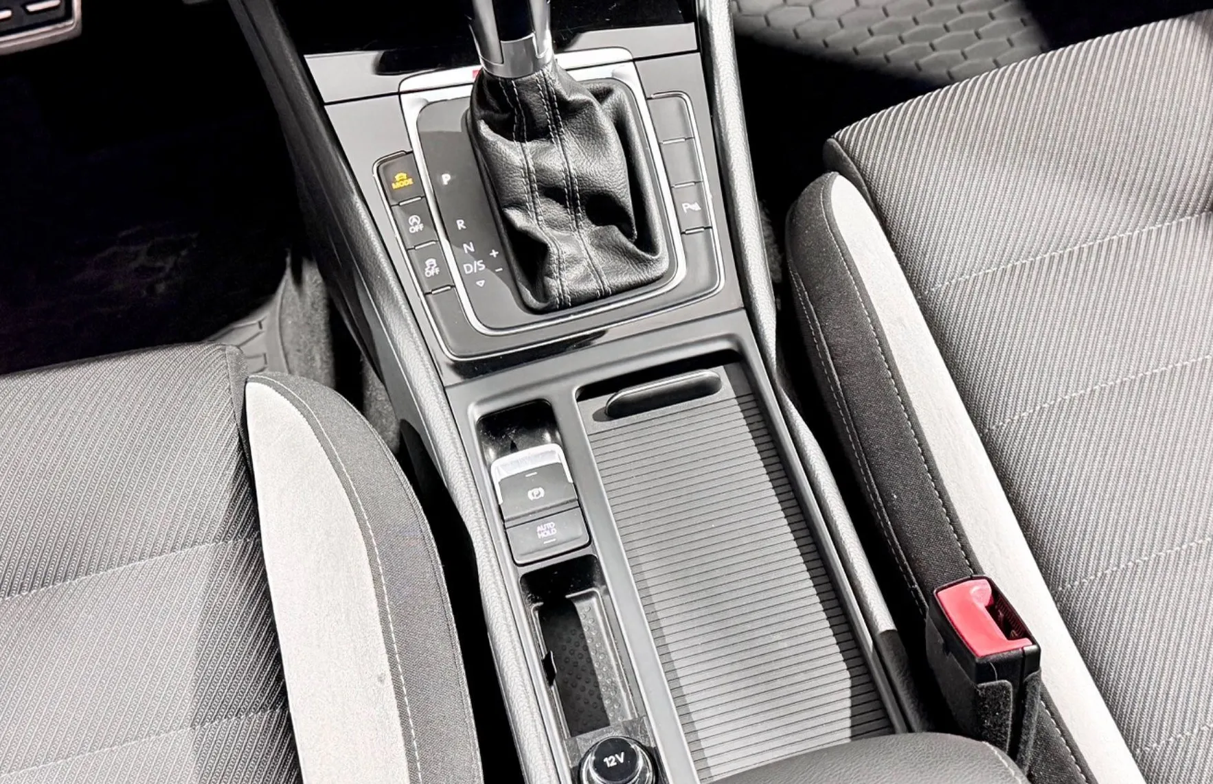 Zunanja slika - Volkswagen Golf - R - 4 MOTION - DSG - DRIVE SELECT - NAVI - PDC - 11