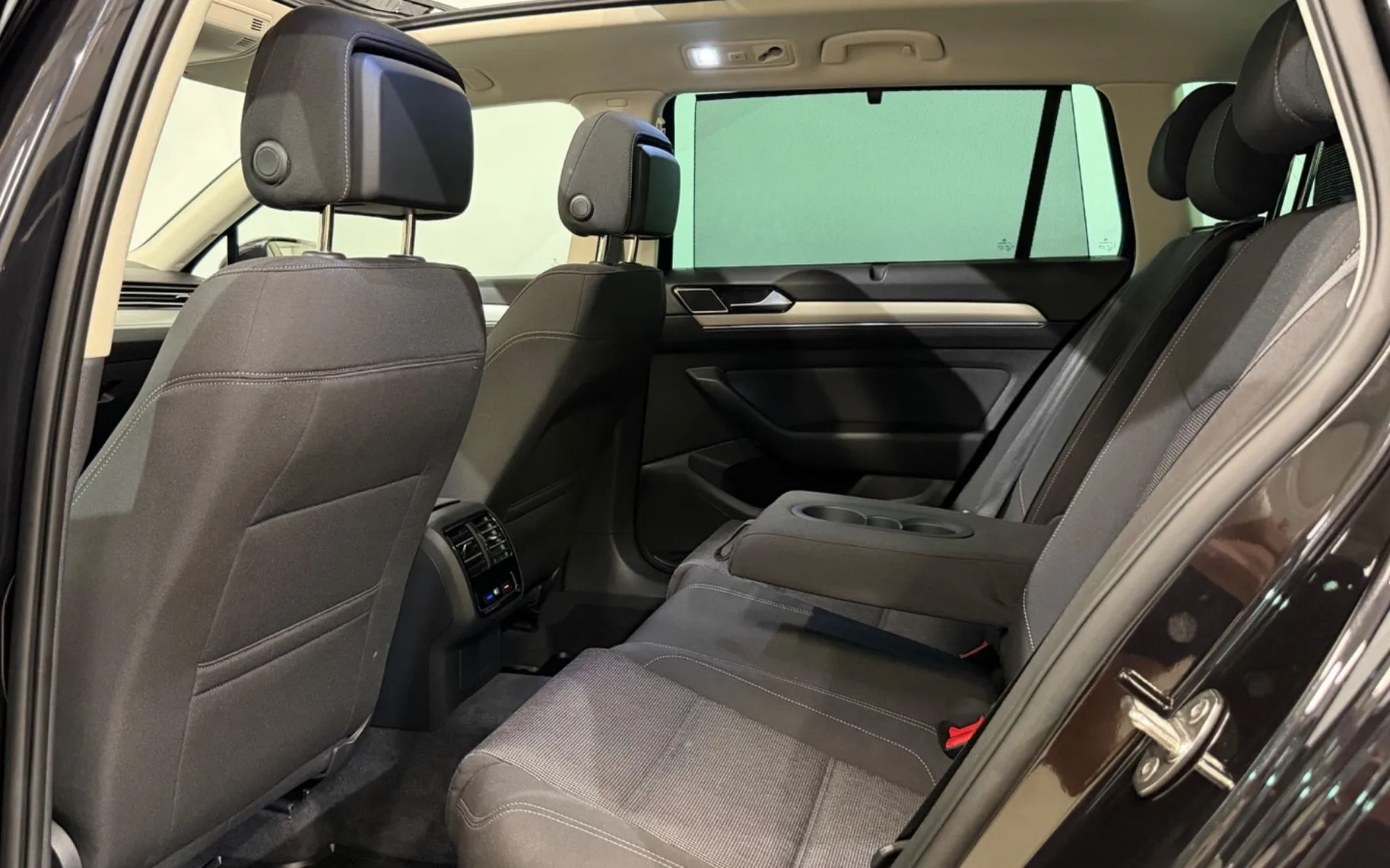 Notranja slika - VW Passat Variant - 2.0 TDI-FULL LED-VIRTUAL-PANO-DSG-MASAŽA-NAVI-ACC - 11