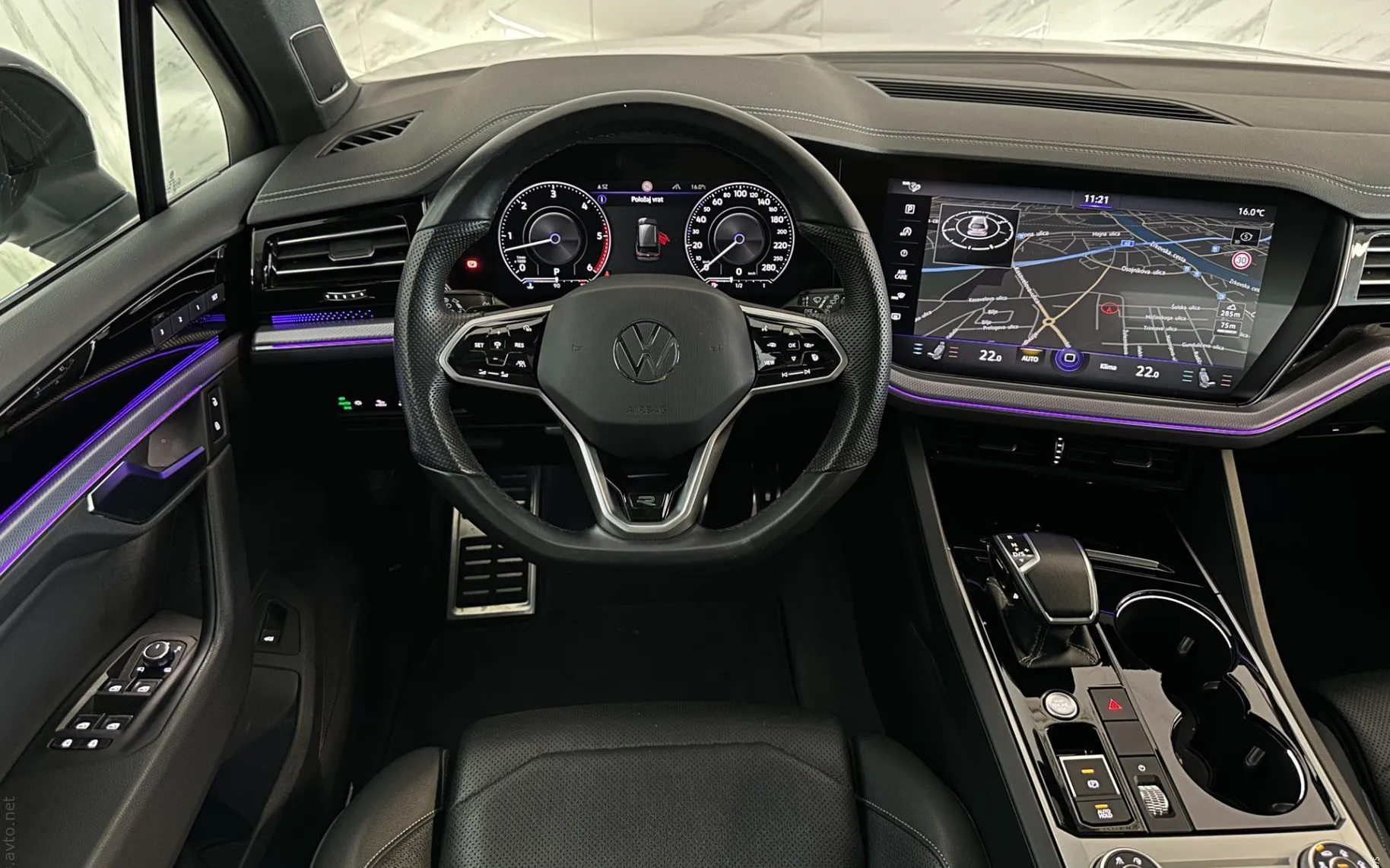 Notranja slika - Volkswagen Touareg - V6 TDI R-Line 4M |Pano|Zračno|NightV|4WS|Hlaj|We.. - 10
