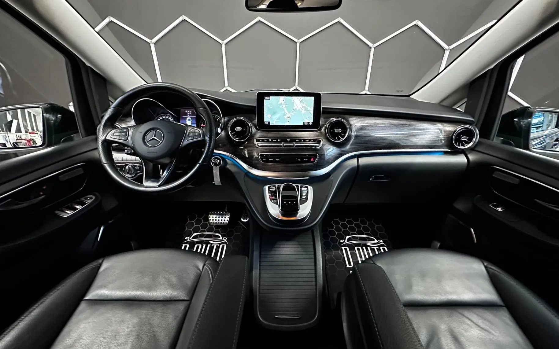 Notranja slika - Mercedes-Benz V-Razred - V 250 d 140KW+WEBASTO+360KAMERA+BURMESTER+AMBIENT. - 8